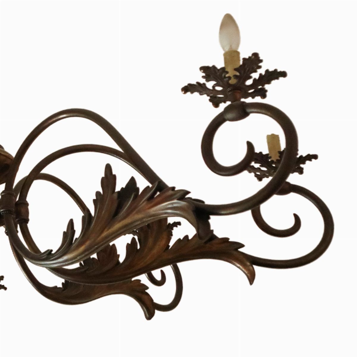 * Lampadario 8 luci in metallo brunito lavorato a mano e alla forgia