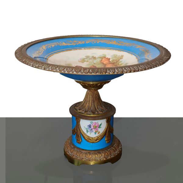 Sevres- Vincennes - Porcelain cake stand and gilt bronze finishes with gallant scenes by Fragonard
