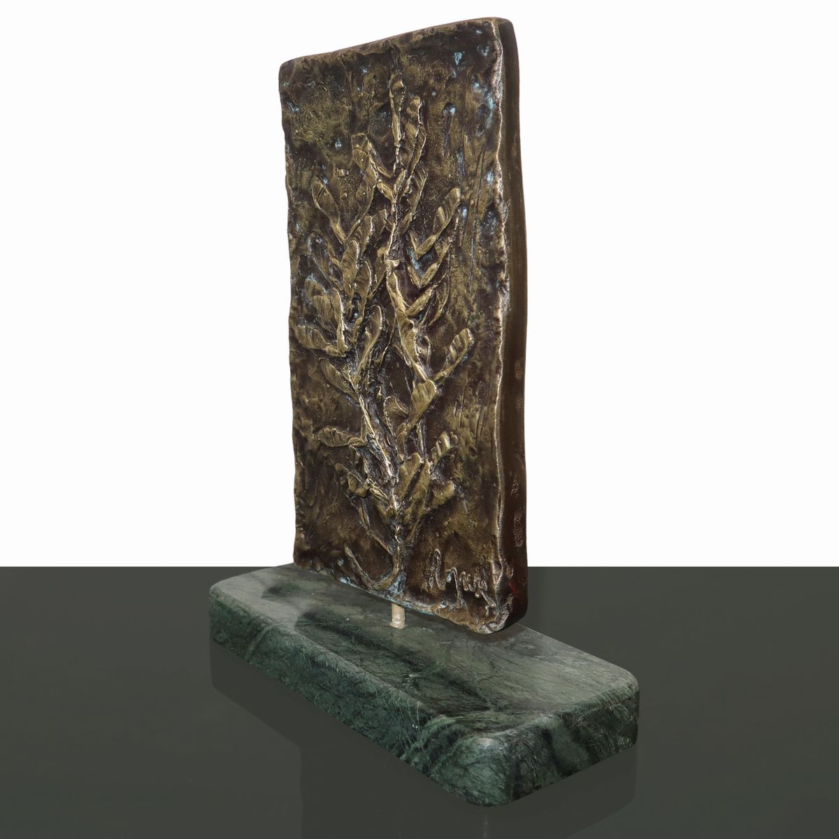 Lucia Ragusa - Scultura della serie “Vegetazioni”, bronzo con base in marmo verde