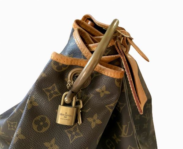 Production Louis Vuitton, sailor bag, vinyl showing monograms of