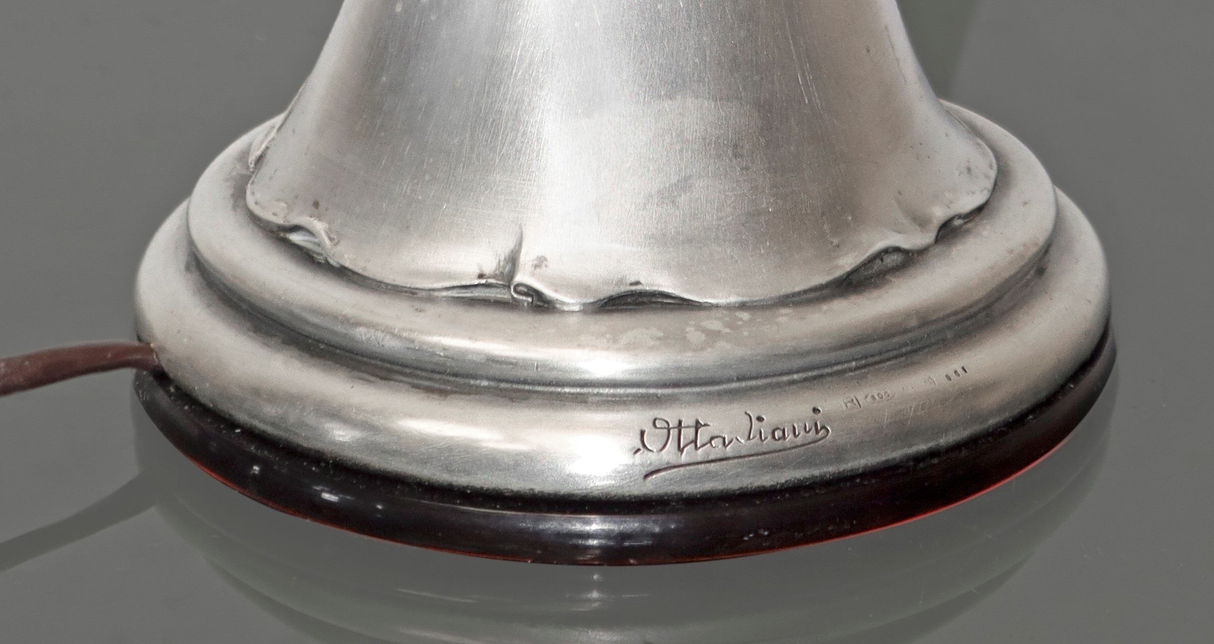 Lampada scultura raffigurante Donna placcata in argento 800 Vermeil