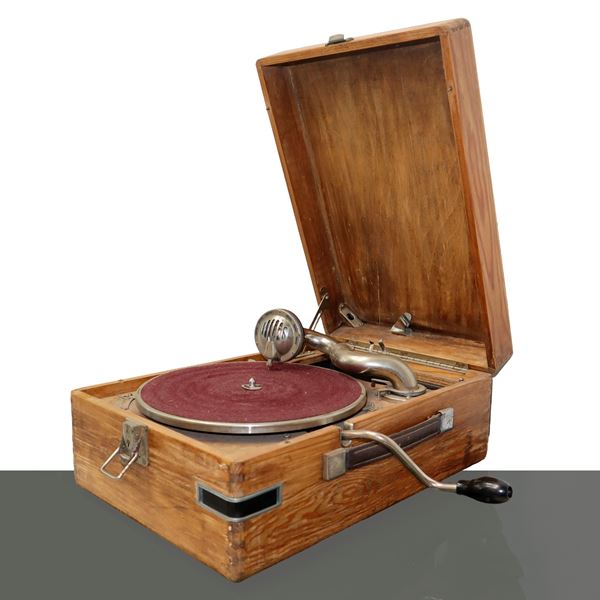 Grammofono in scatola di legno. - Asta Design e Vintage - Casa d'aste La  Rosa