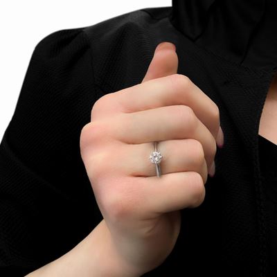 Anello Solitario in Oro Bianco con Diamante Taglio Brillante