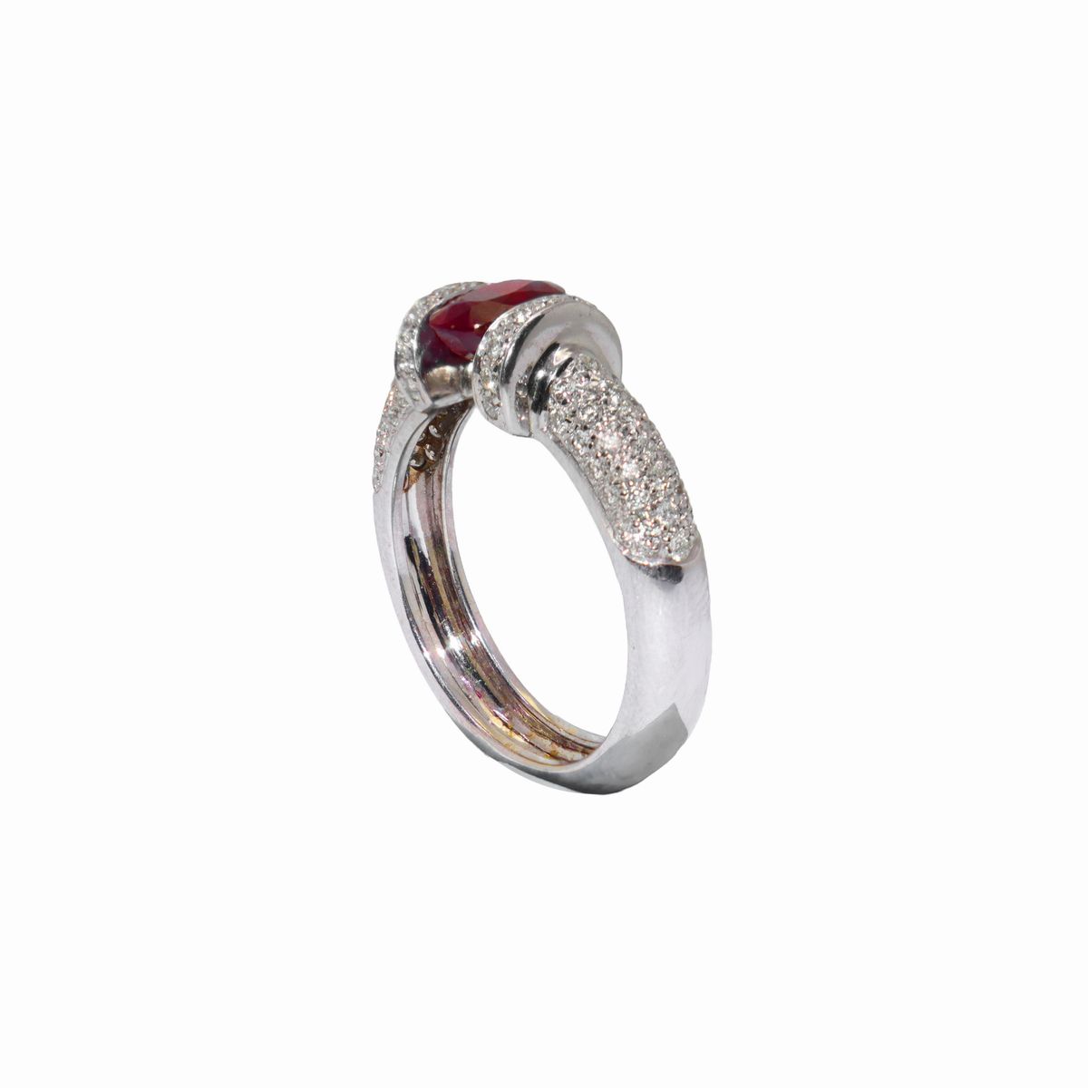 Anello in Oro Bianco con Rubino