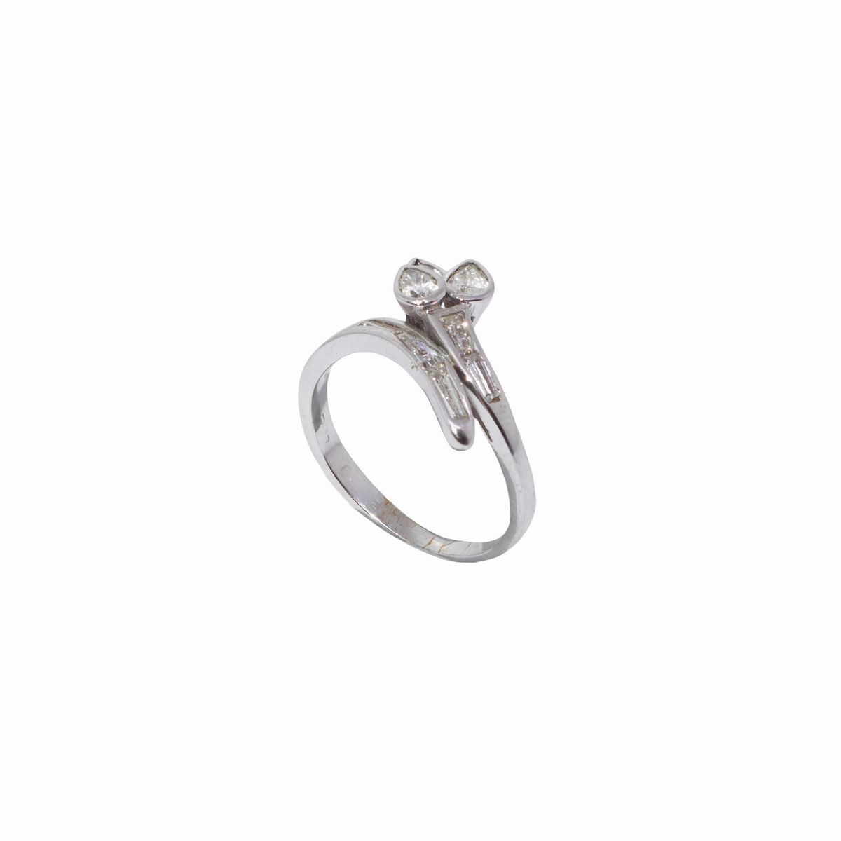 B & F - Anello in Oro Bianco con Brillanti a Gocce e Baguettes