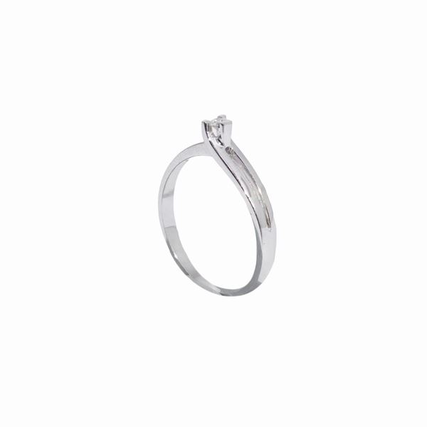 ViaVeneto - Three point solitaire ring with brilliant cut diamond