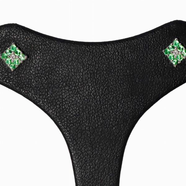 Earrings in white gold and emeralds, square shape