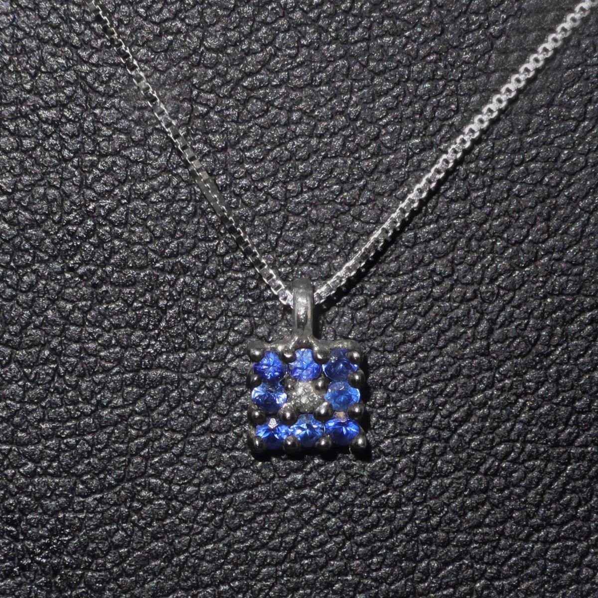 Collana con Ciondolo Quadrato con Zaffiri e Brillanti, Pistoia