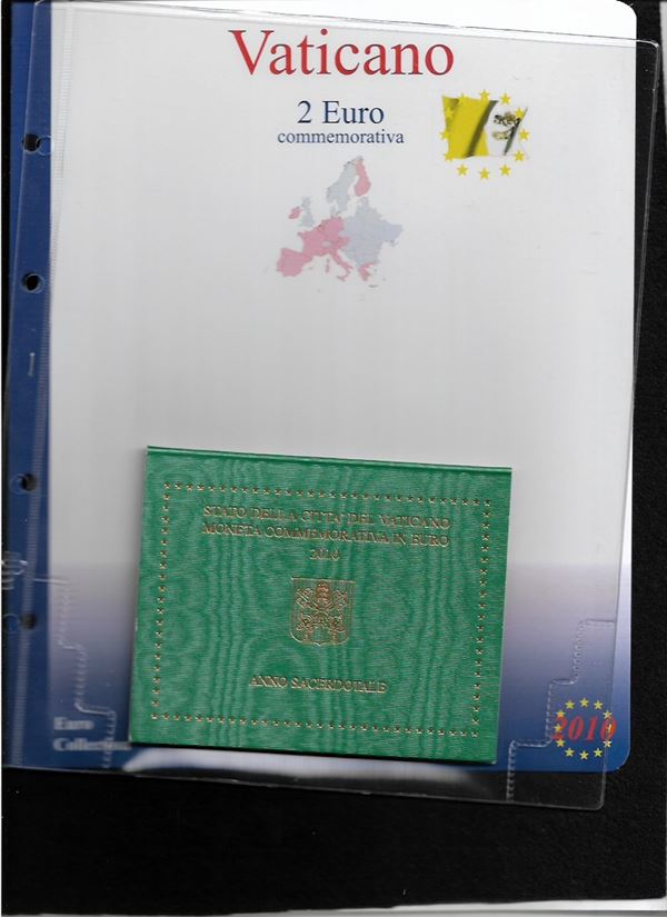 2010. Moneta commemorativa da 2 euro in folder anno Sacerdotale