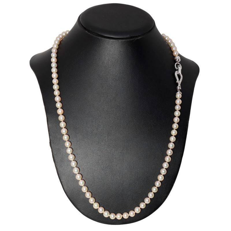 Collana in Perle Coltivate con Susta in Oro Bianco e Brillanti