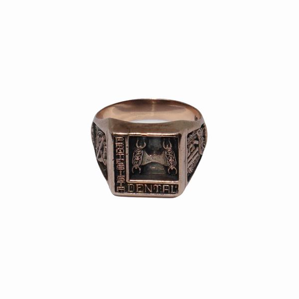 Low title gold men's ring