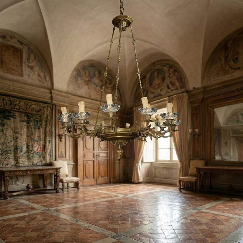 Lampadario a 12 luci in metallo dorato e piattini in vetro