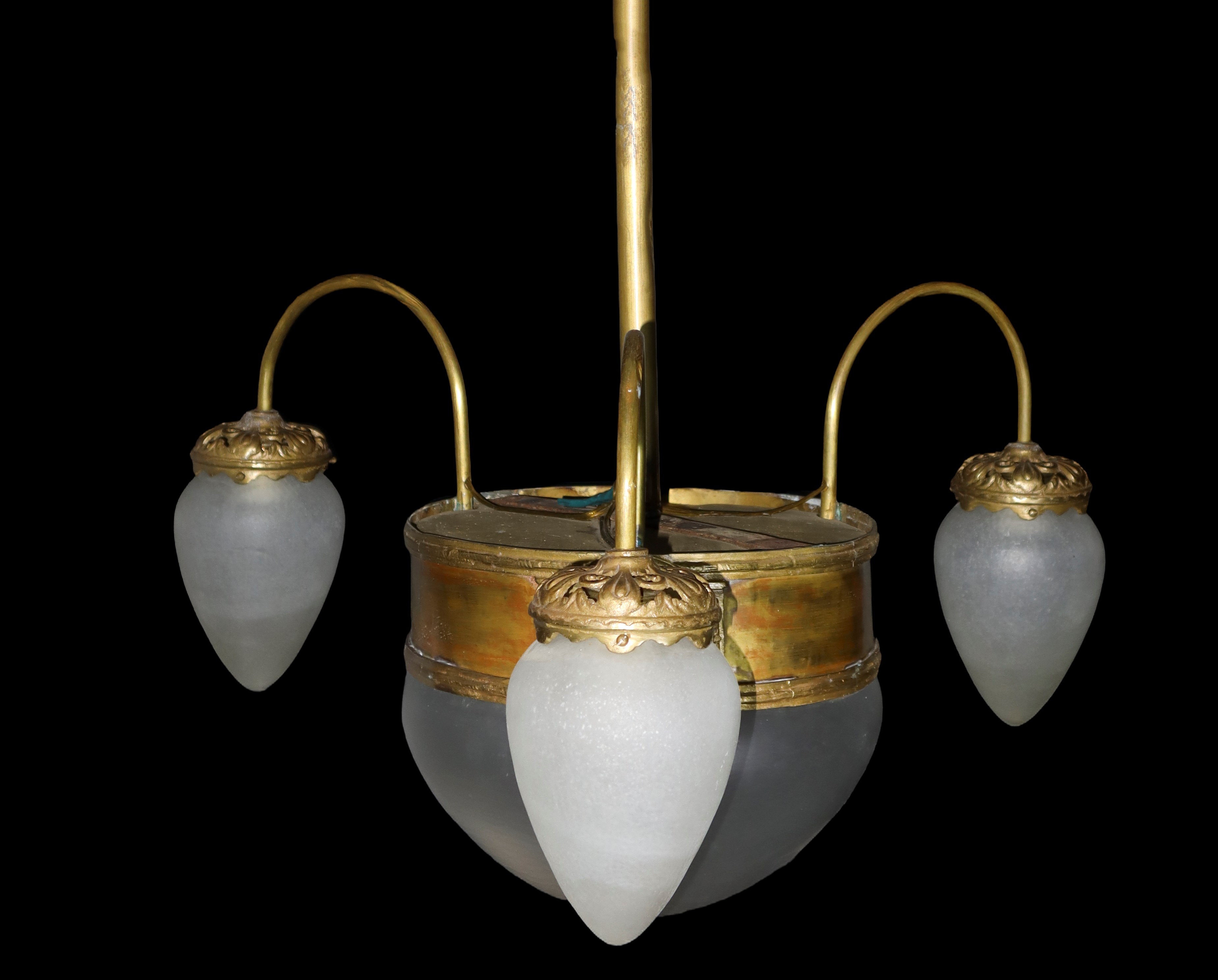 Lampadario Liberty, luce centrale più 3 laterali in vetro a pigna