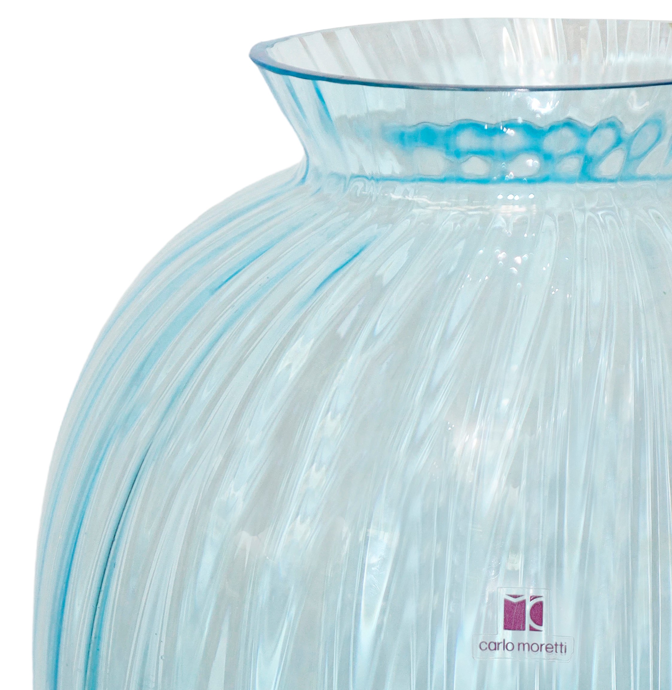 Vaso lobato nei toni dell'azzurro