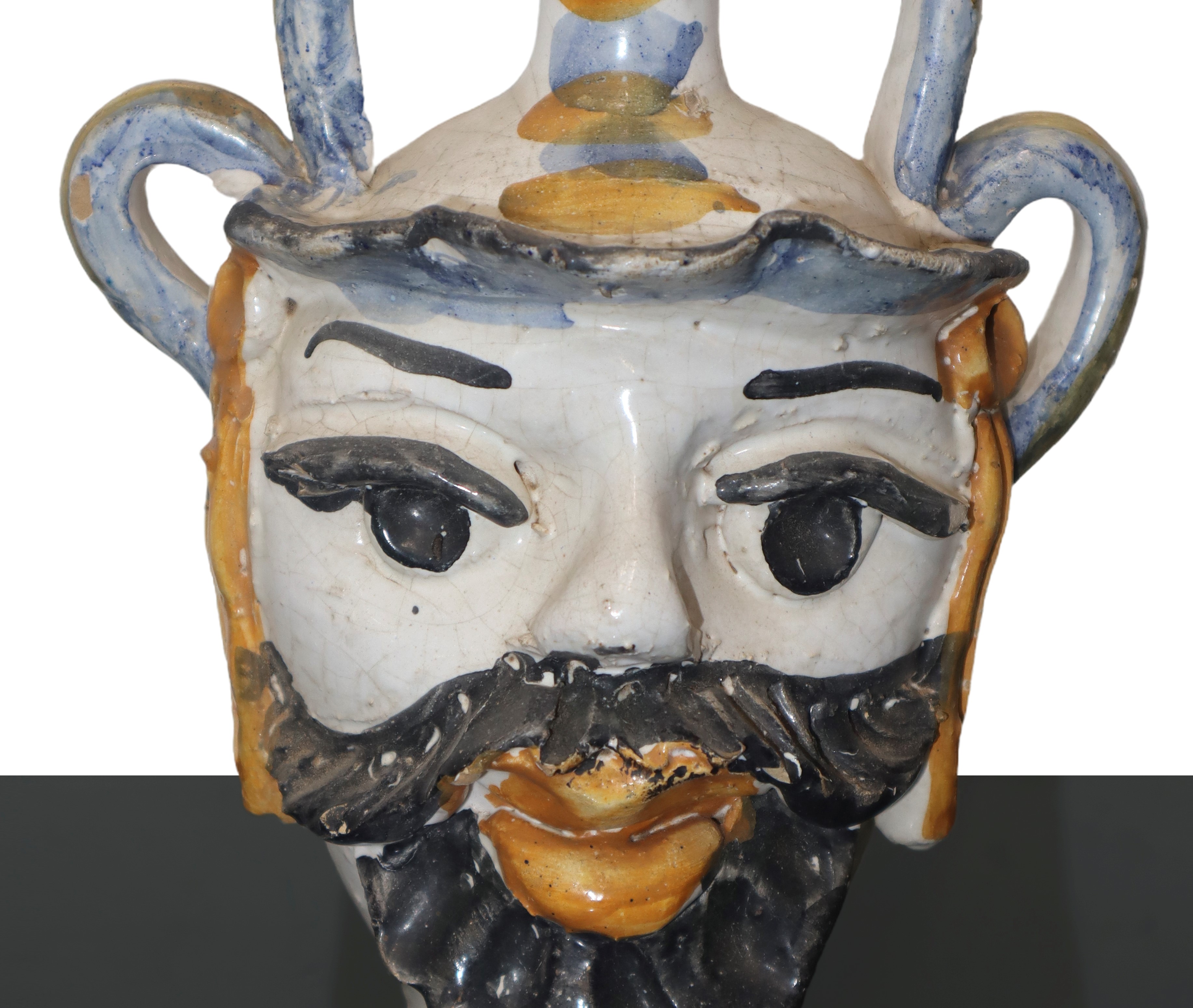 Testa in maiolica policroma di Caltagirone.