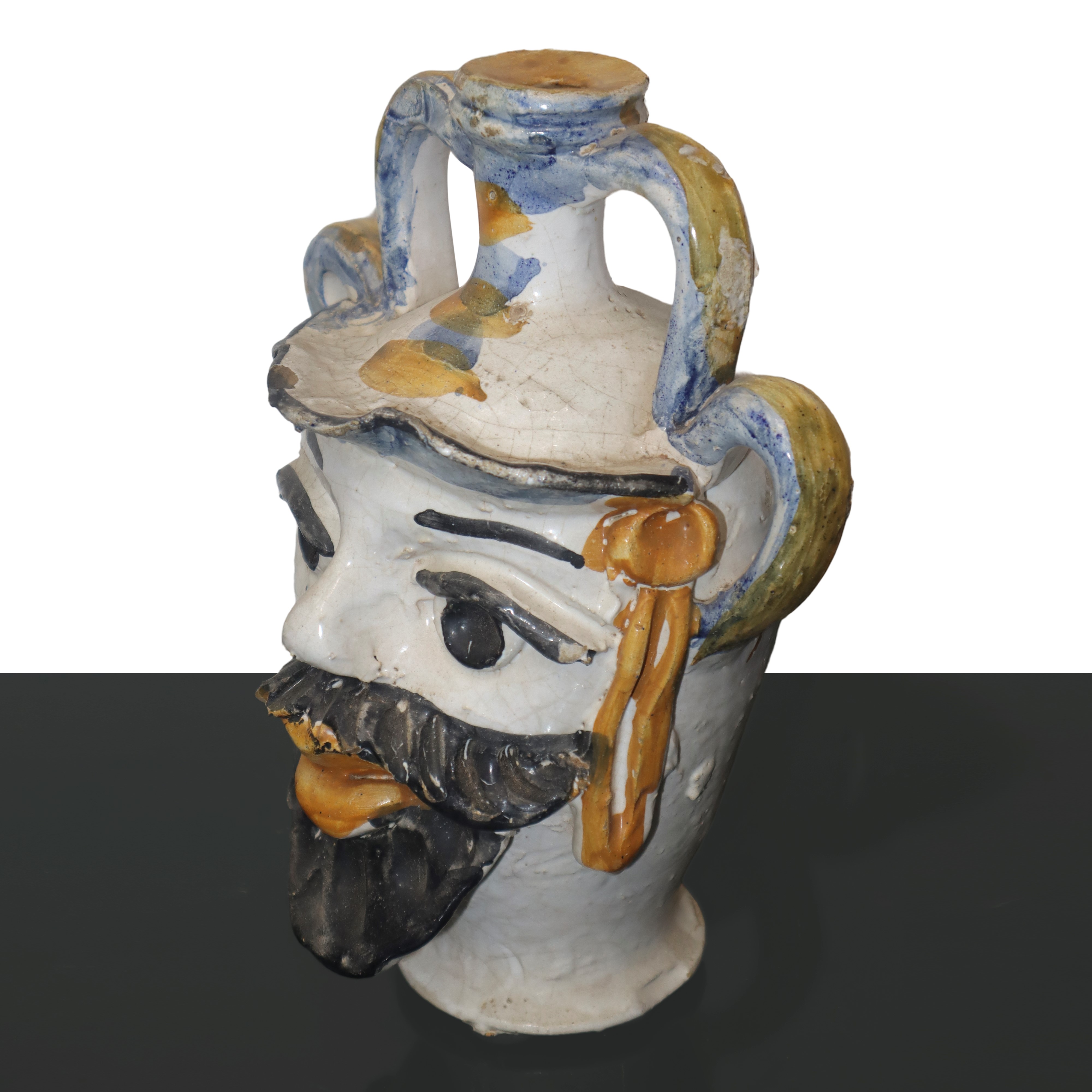 Testa in maiolica policroma di Caltagirone.