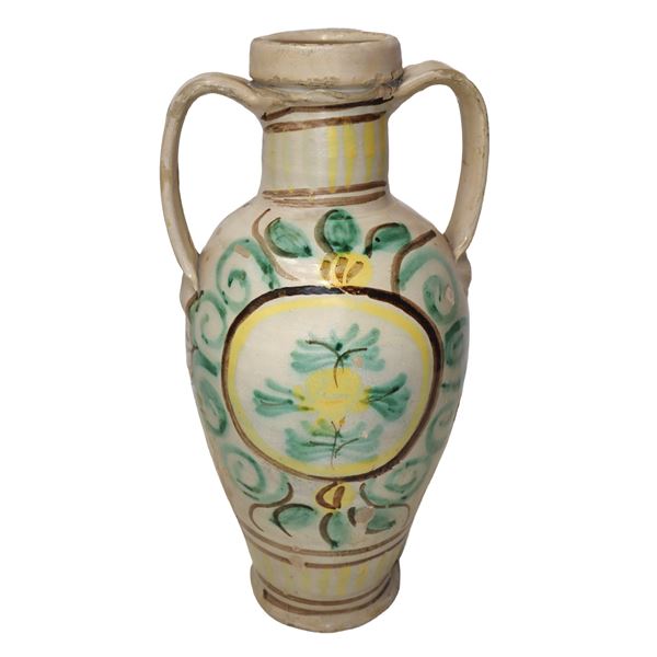 Large Quartara in polychrome majolica from Caltagirone with handles and lemon and leaf decorations