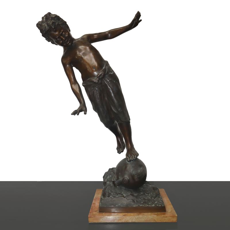 Vincenzo Cinque - Ragazzo in Equilibrio su Brocca, Scultura in Bronzo Patinato Bruno