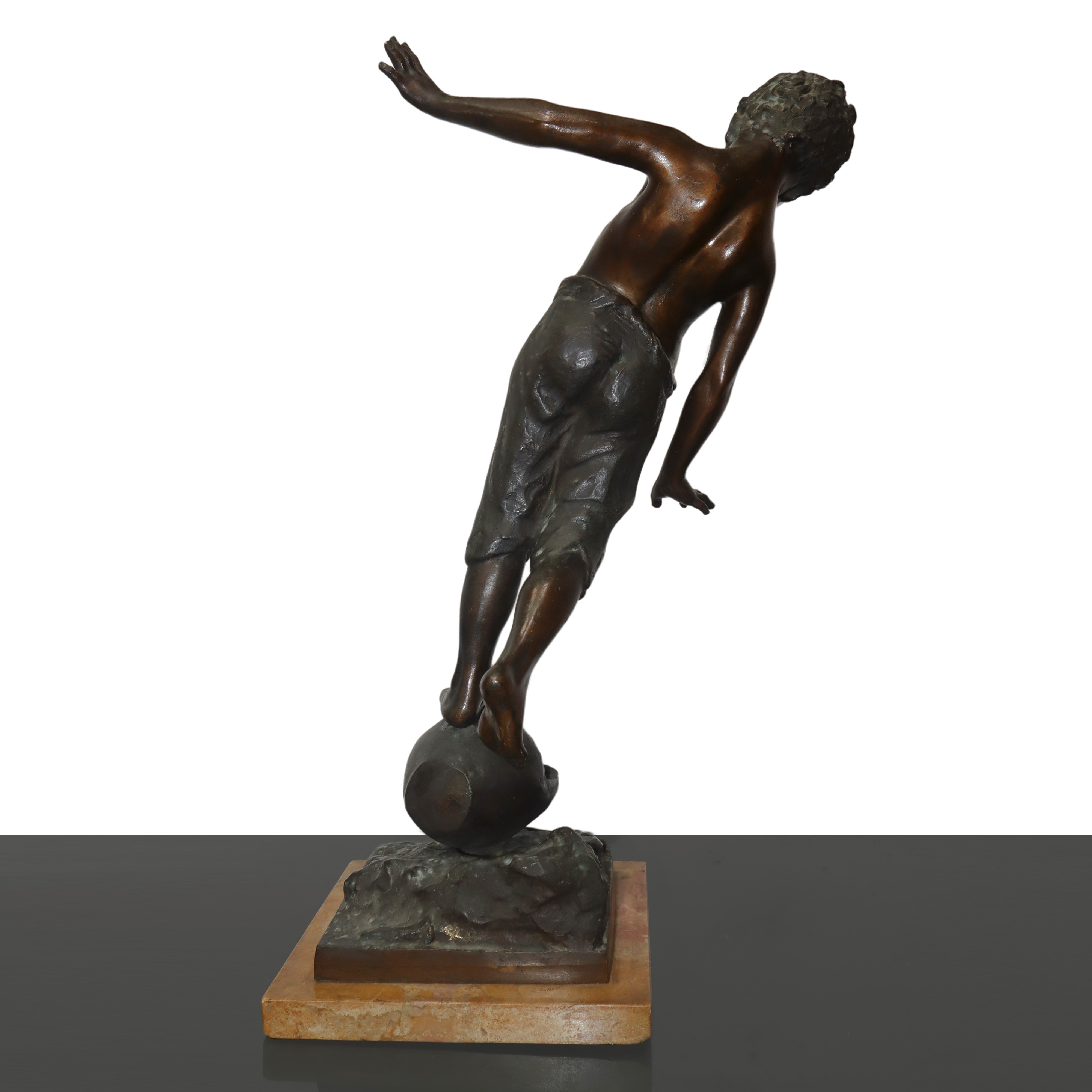 Vincenzo Cinque - Ragazzo in Equilibrio su Brocca, Scultura in Bronzo Patinato Bruno