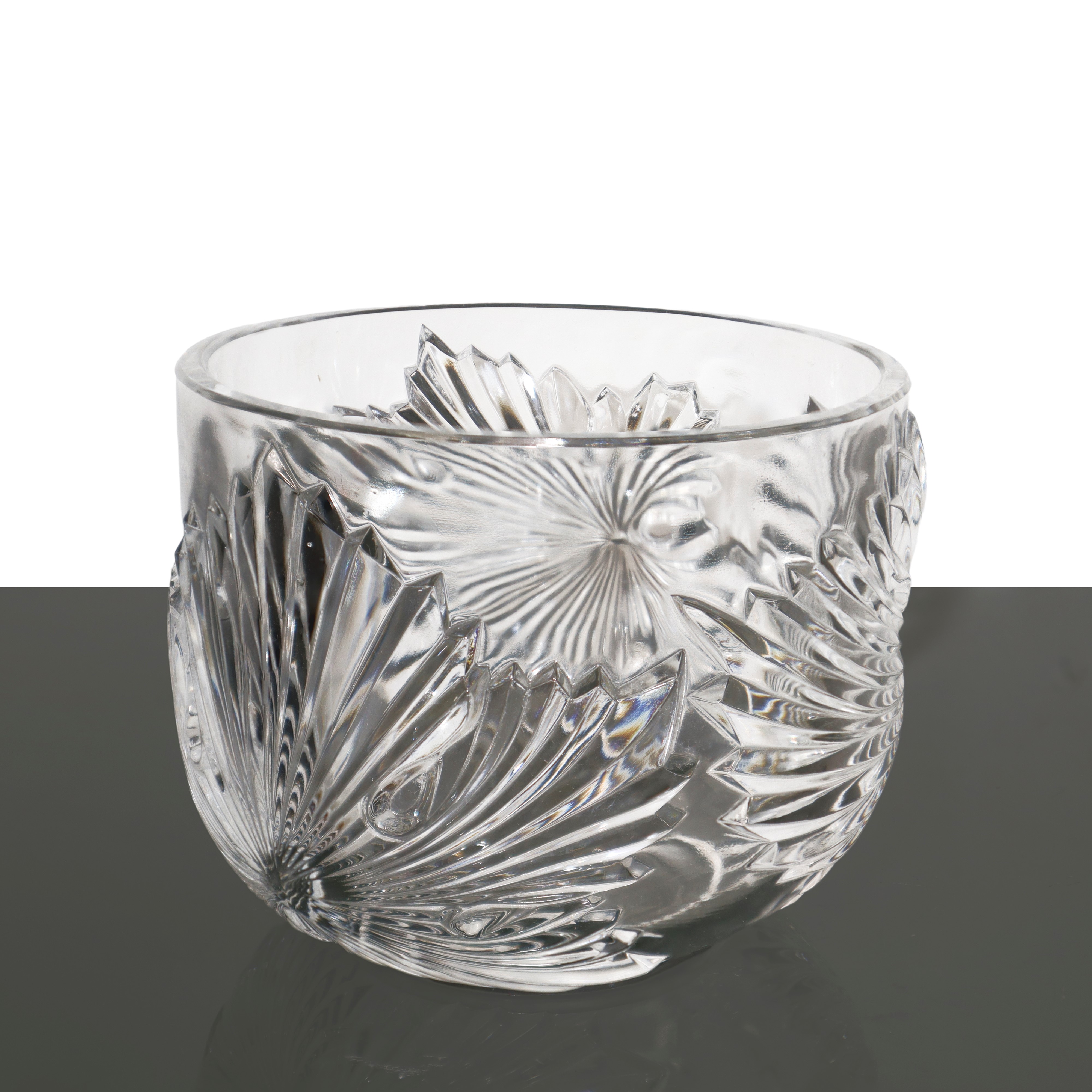 Vaso in cristallo, con decorazioni di foglie