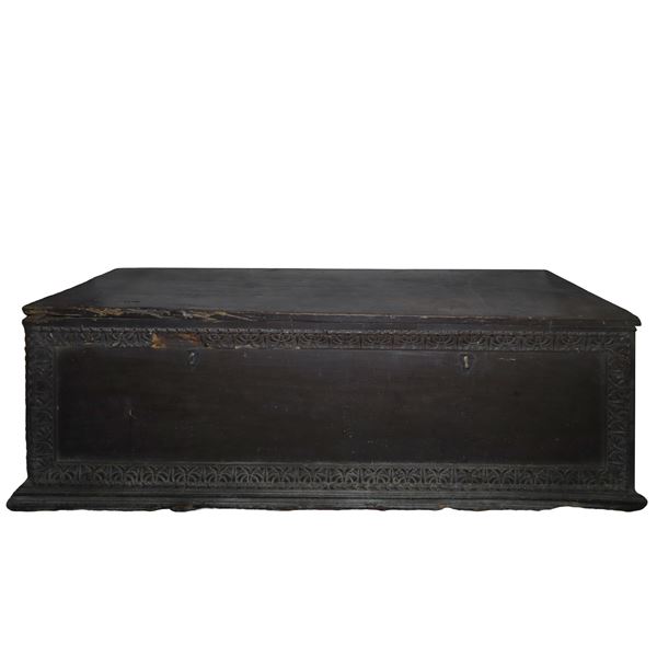 Cassapanca in legno di noce