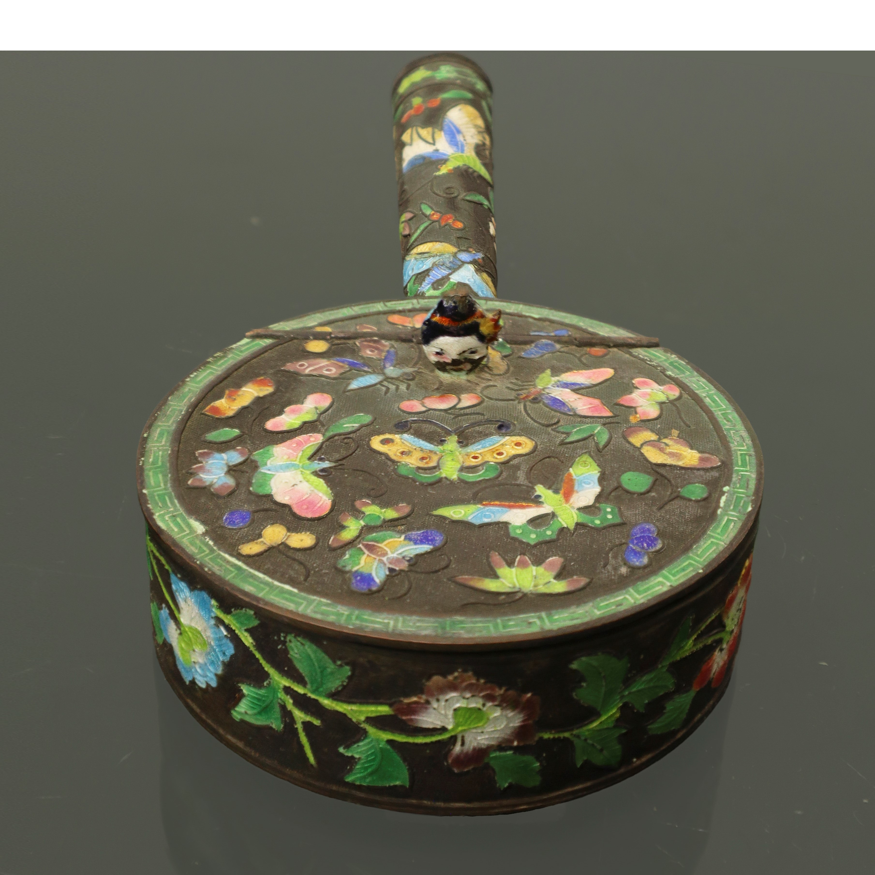 Raccogli briciole con decorazioni smaltate