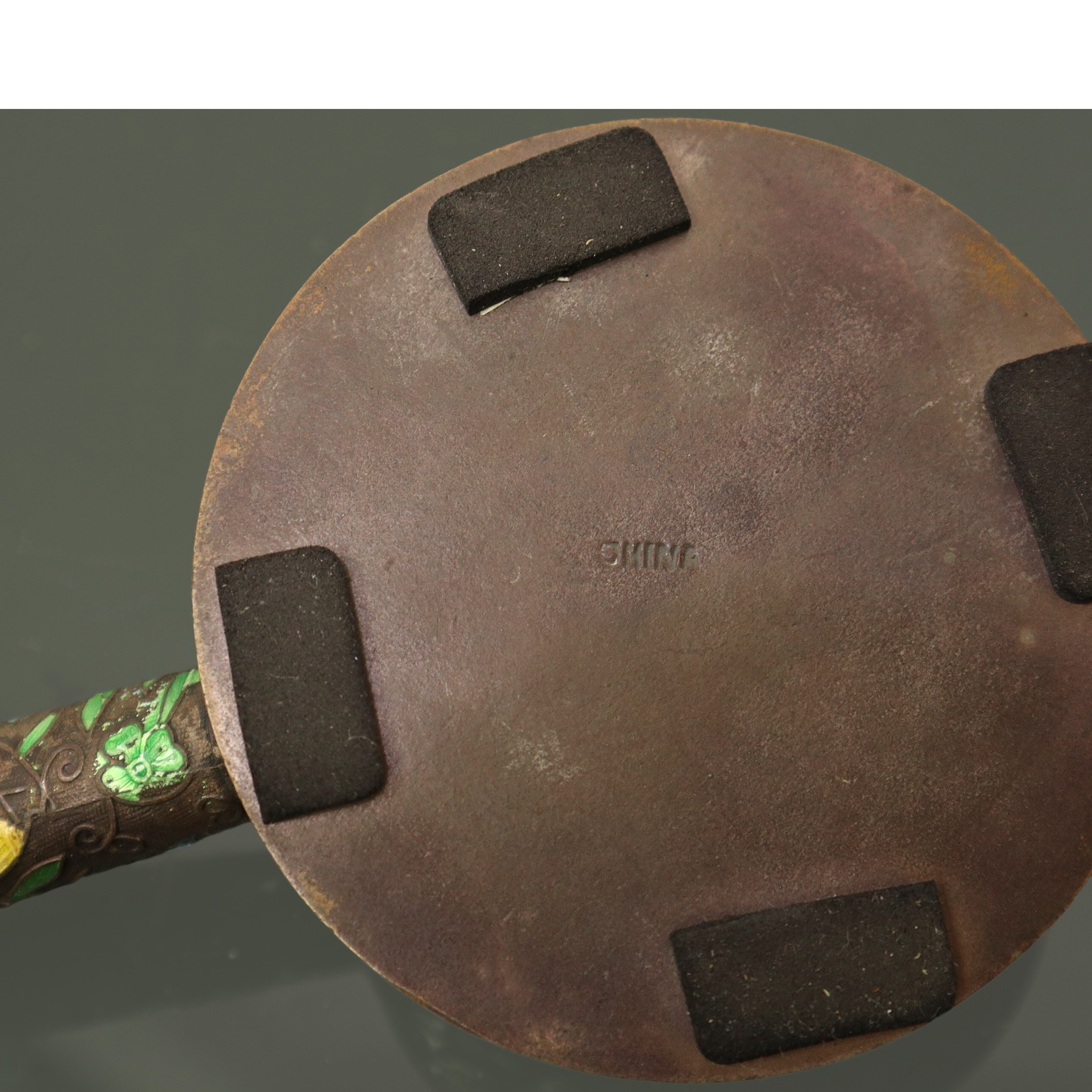 Raccogli briciole con decorazioni smaltate