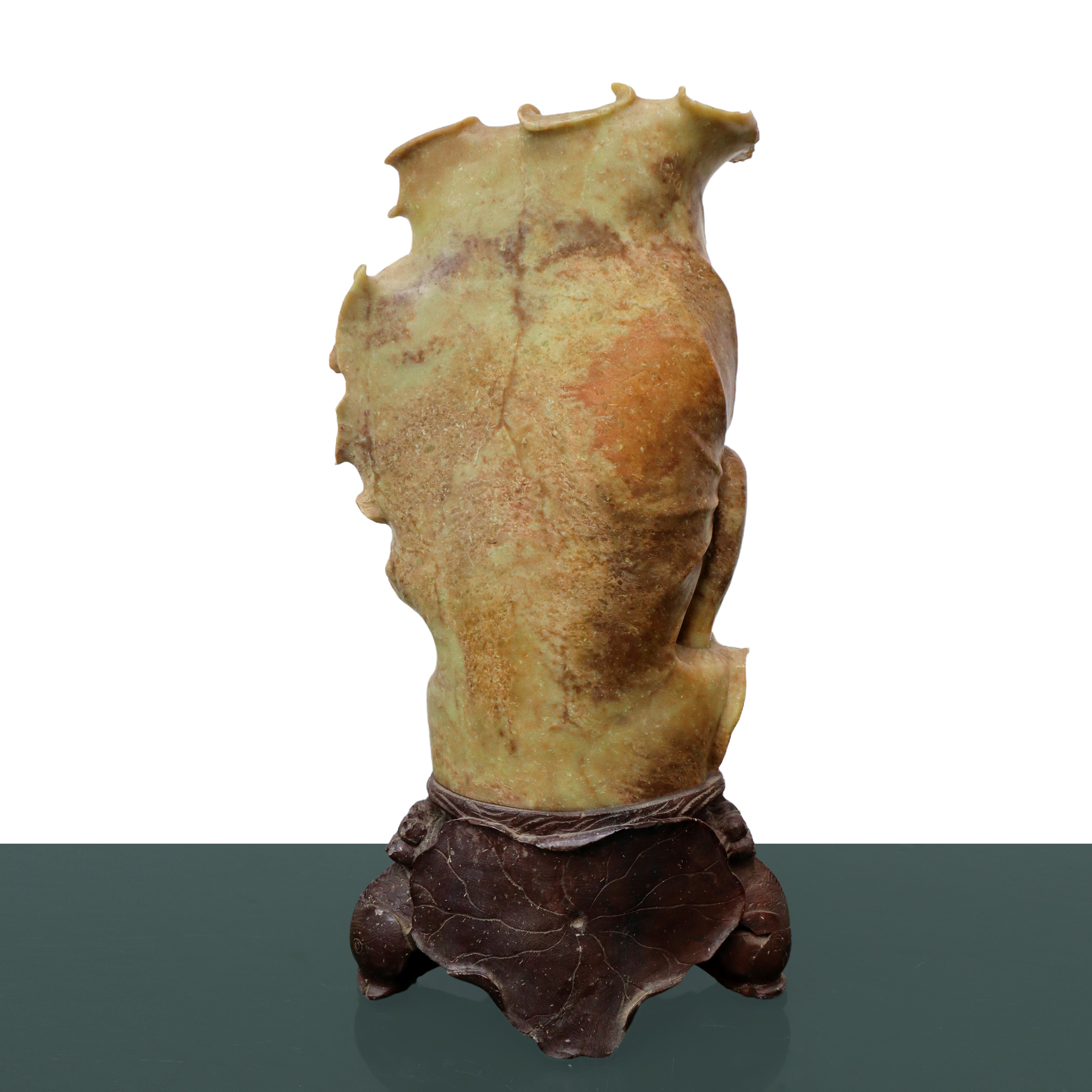 Vaso cinese in pietra saponaria con decorazione floreale