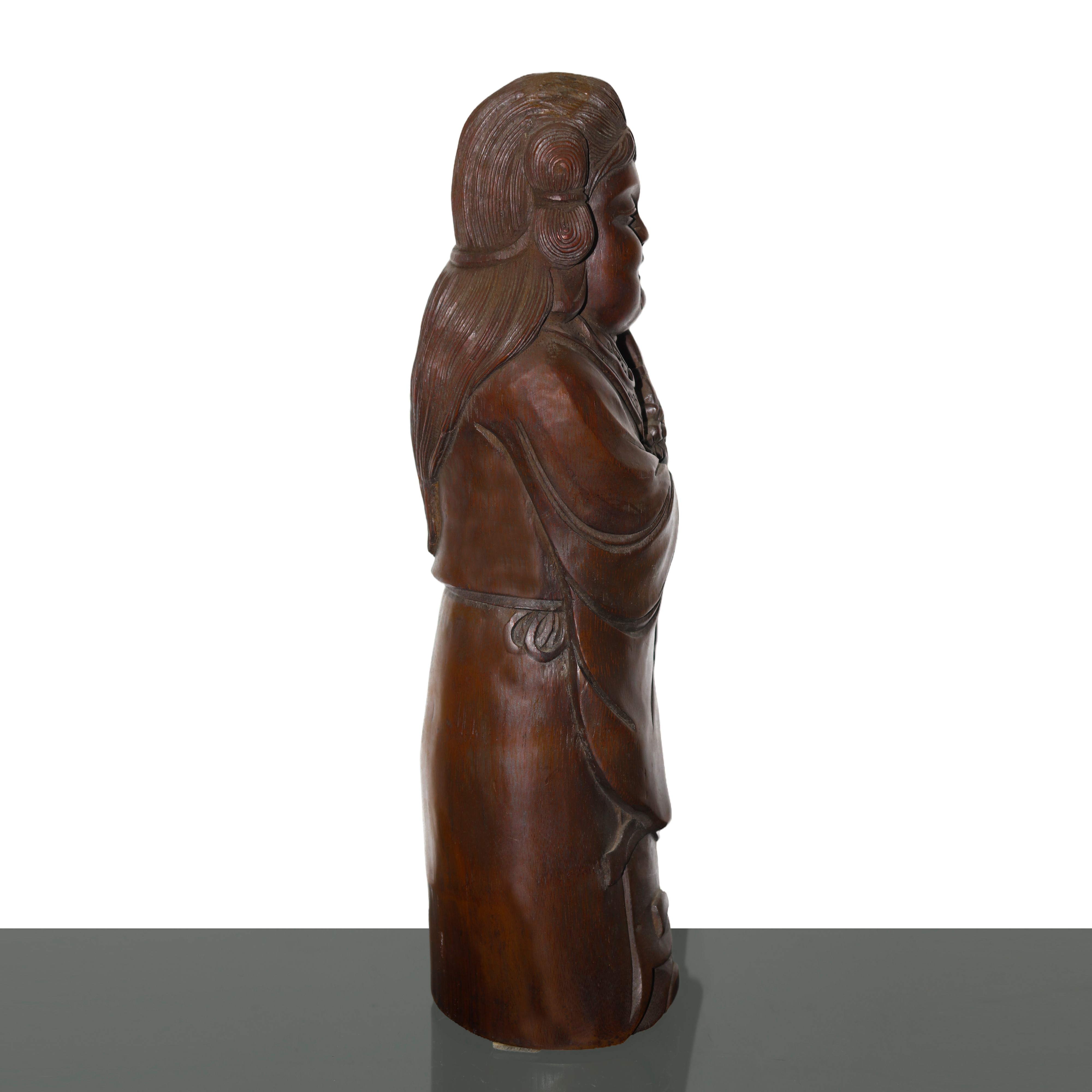 Coppia di sculture in legno di bamboo raffiguranti un uomo e una donna