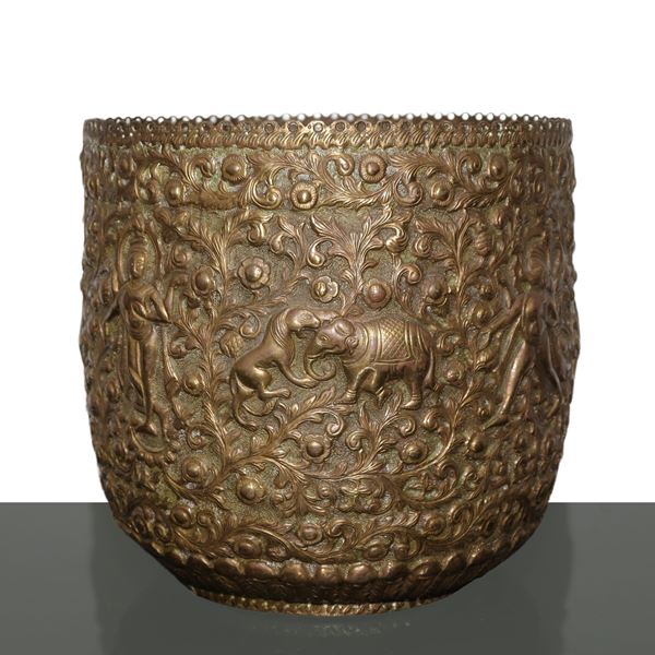 Half-round embossed pure copper cachepot