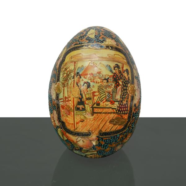 Uovo vintage in porcellana Satsuma dipinta a mano
