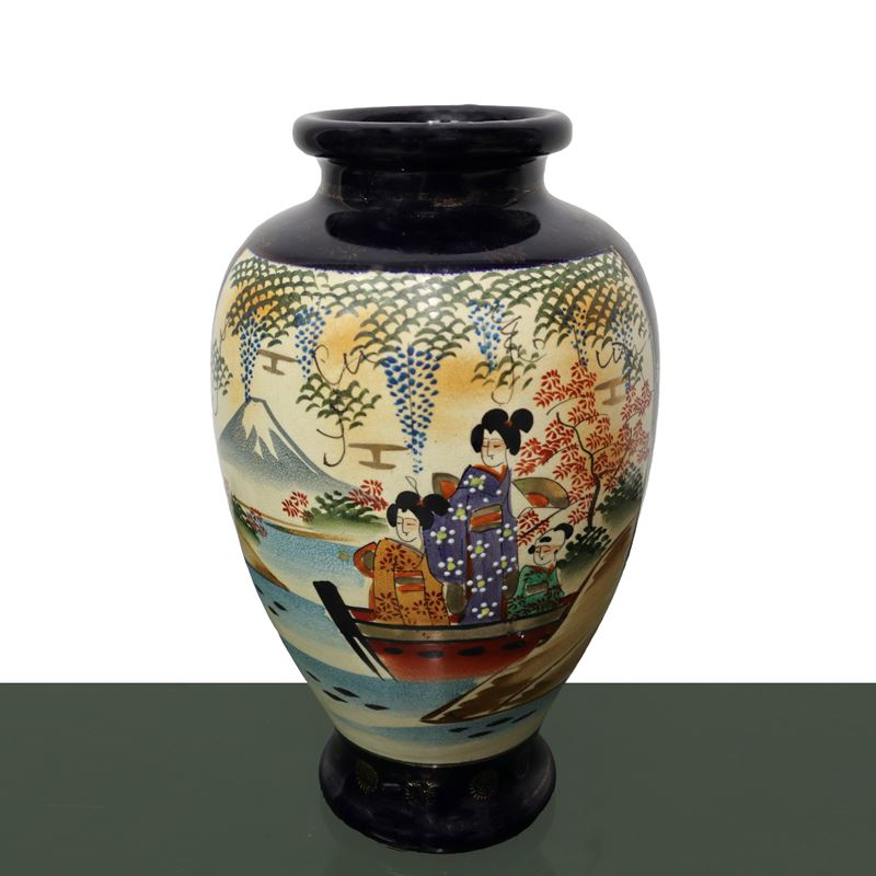 Vaso giapponese dipinto a mano con geisha in barca
