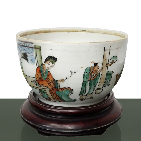 Antica tazza da tè in porcellana con dipinti di persone e iscrizioni