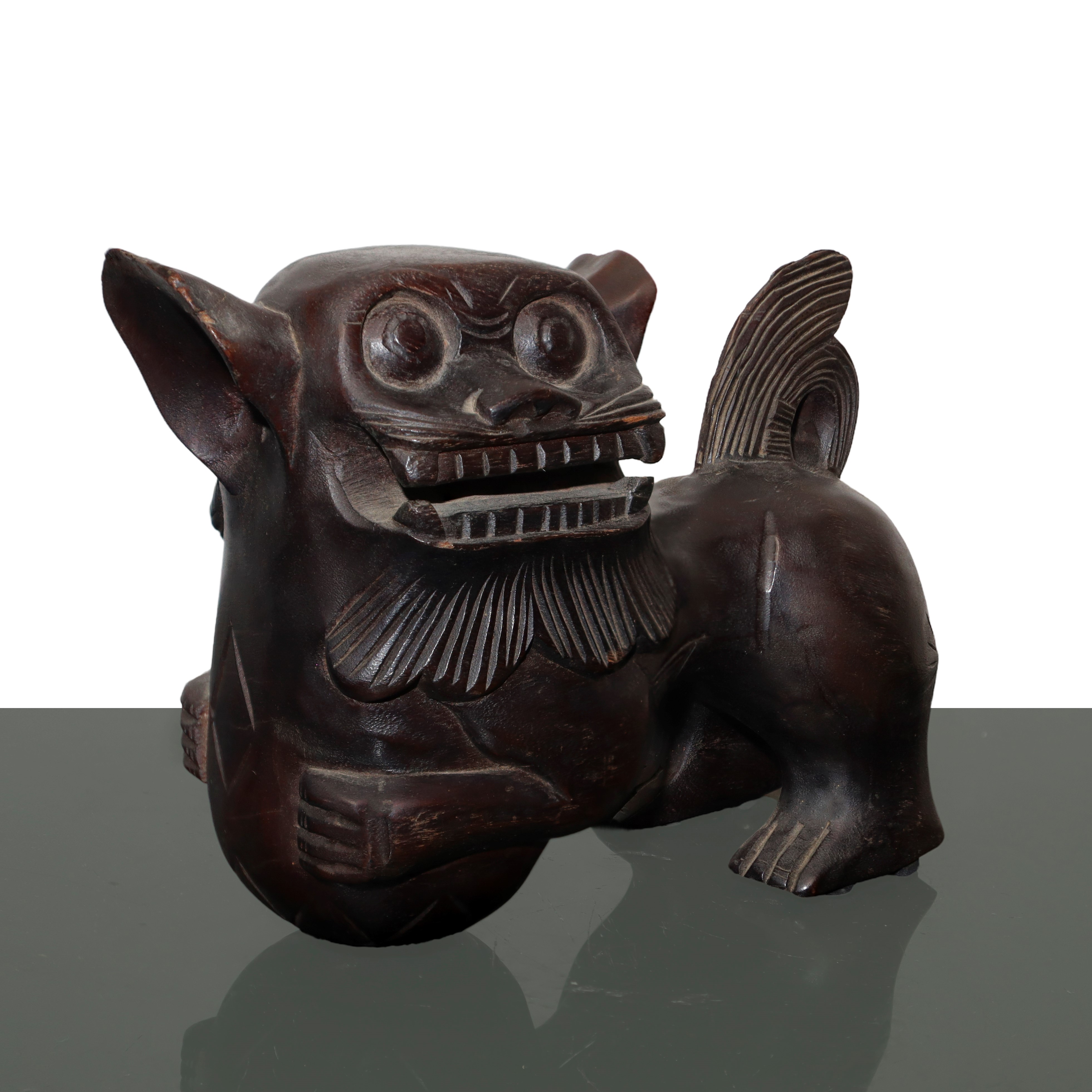 Scultura cinese in legno intagliato di Cane di Fo