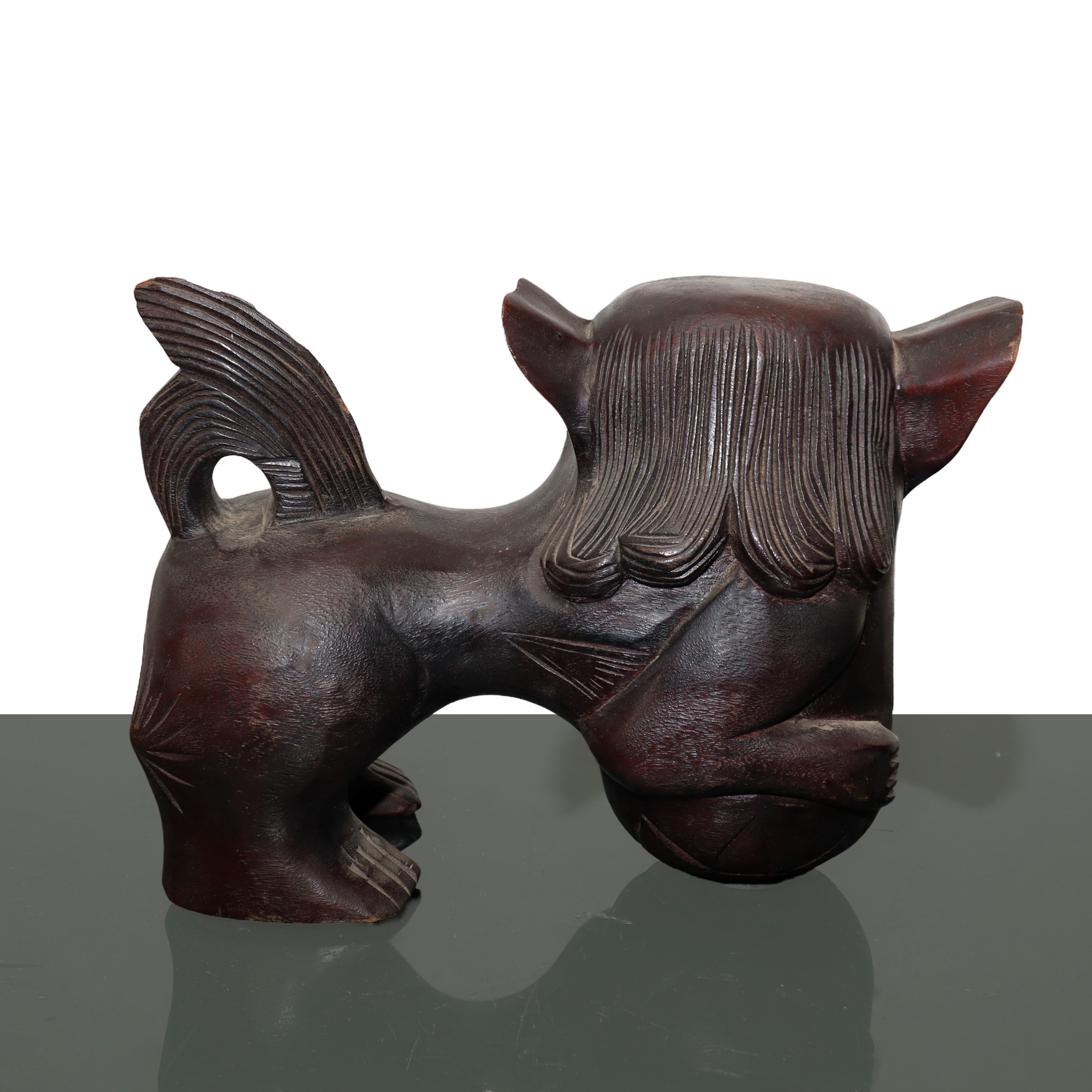 Scultura cinese in legno intagliato di Cane di Fo