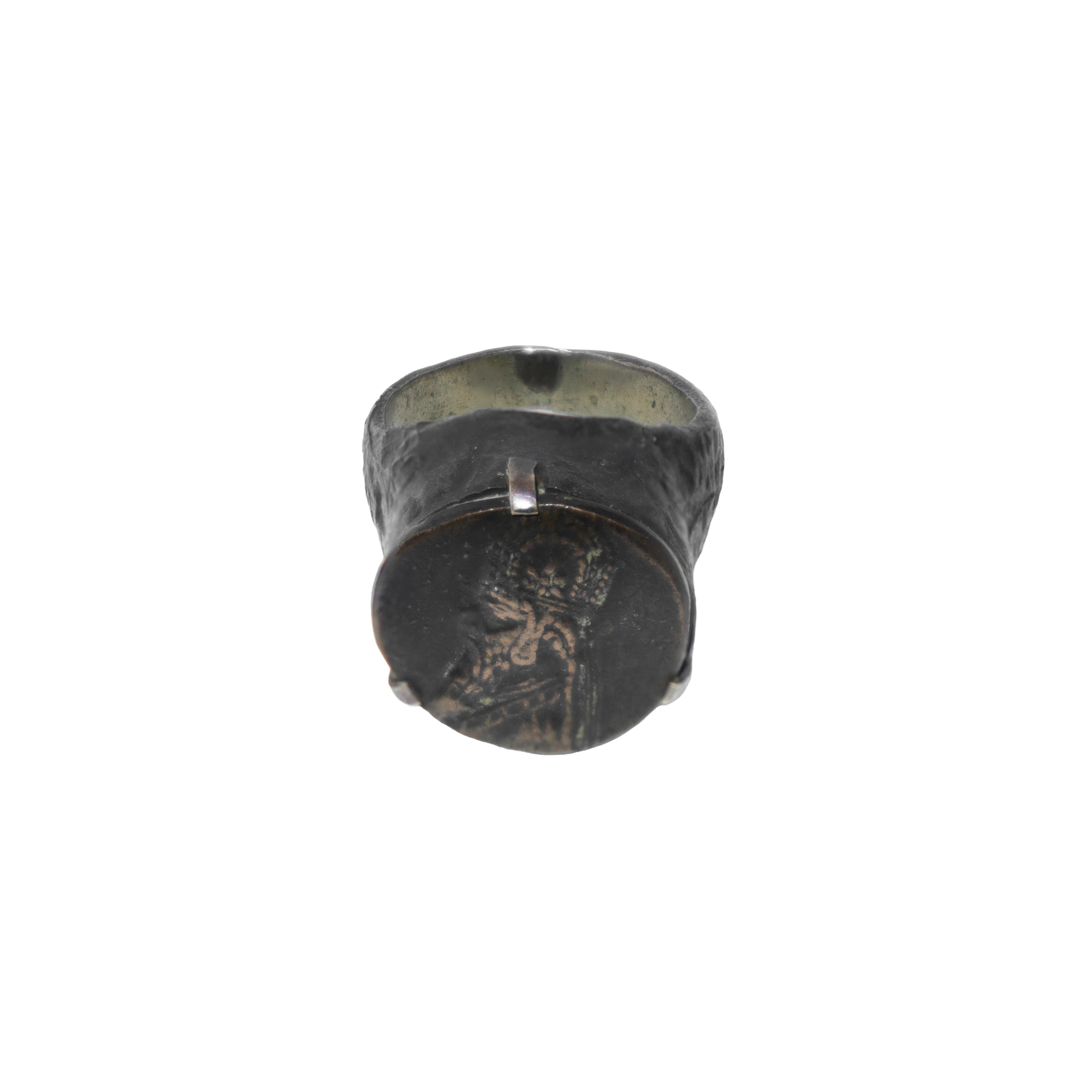 Anello in Argento con Moneta Incastonata