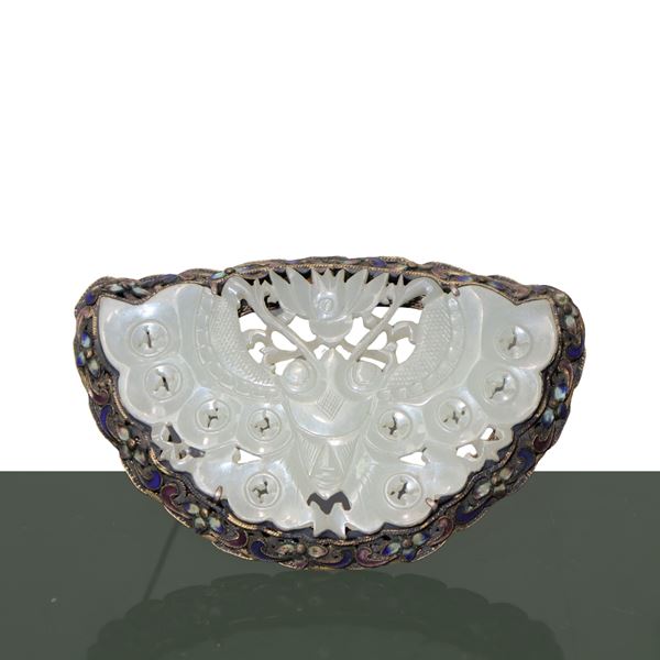 Chinese brooch in silver and white jade, entirely hand-worked