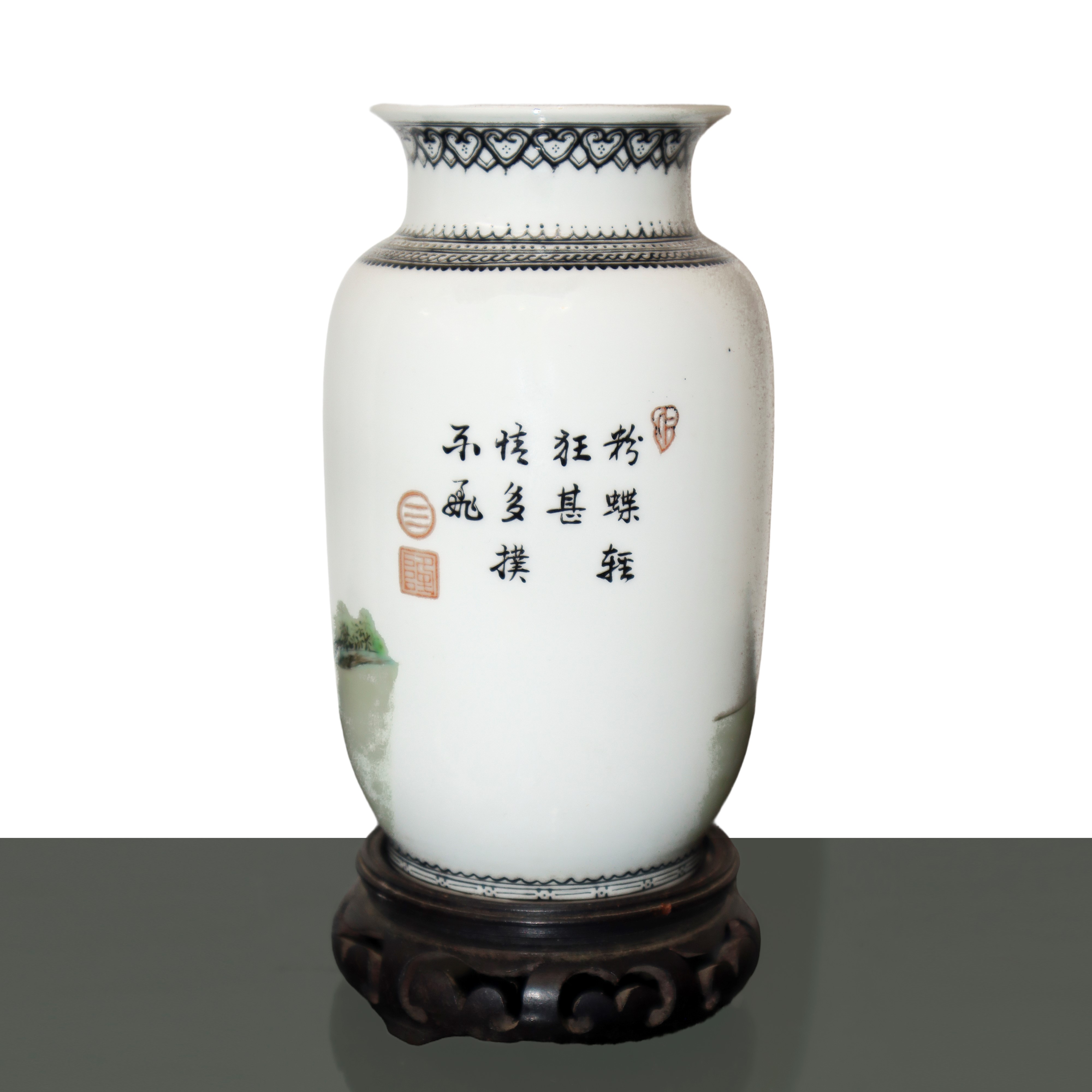 Vaso giapponese in porcellana bianca con raffigurazione di geisha