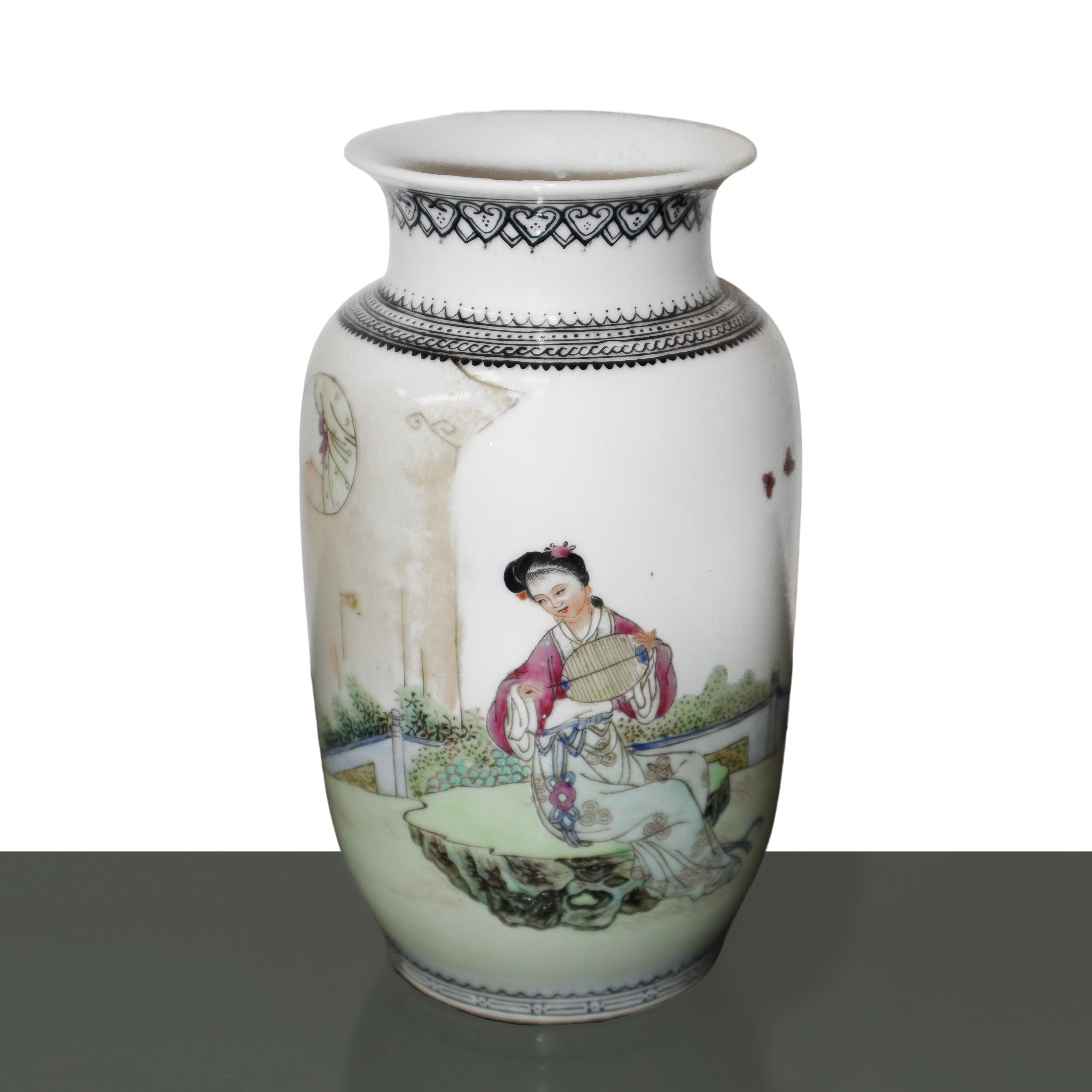 Vaso giapponese in porcellana bianca con raffigurazione di geisha