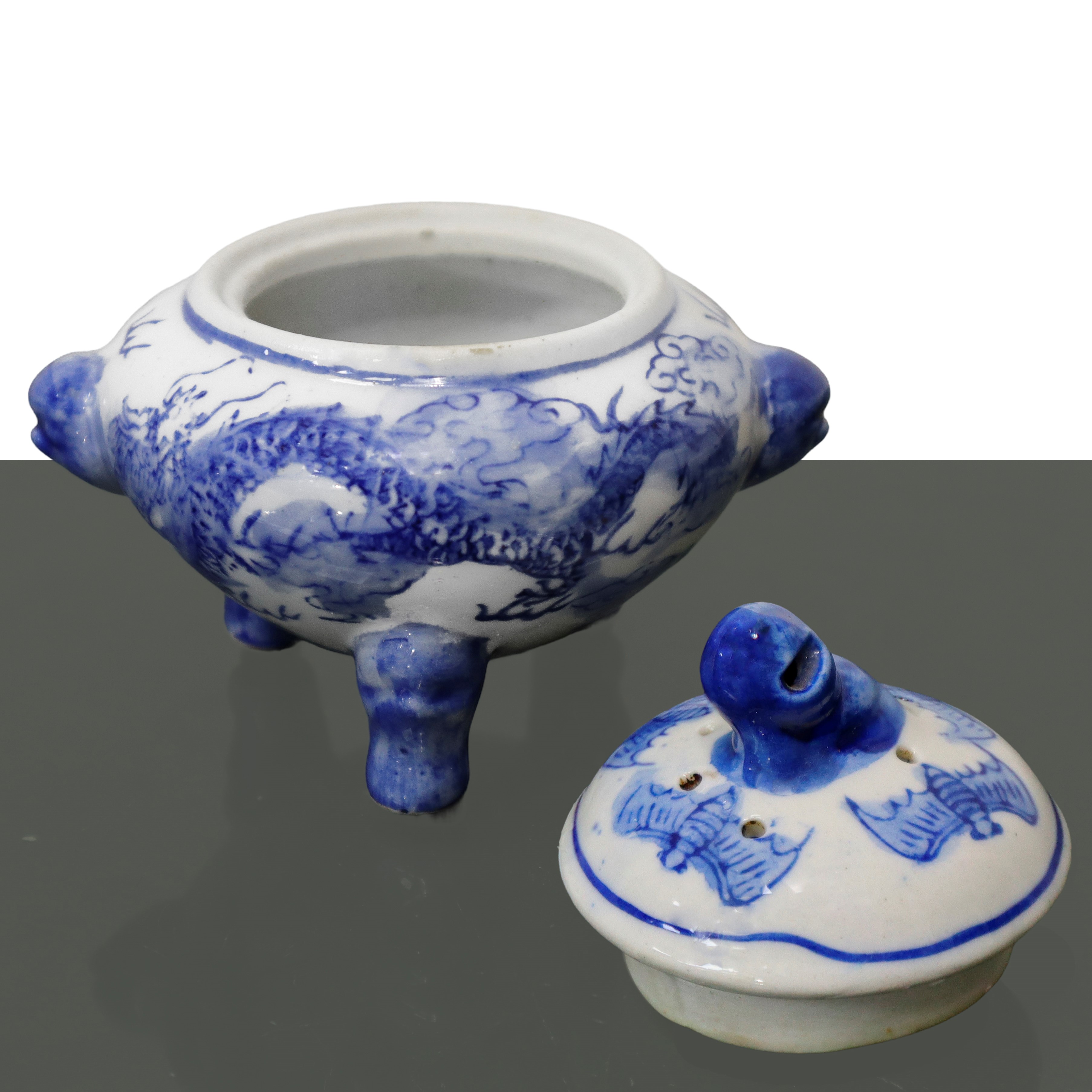 Vaso cinese in porcellana bianca con decori blu e coperchio