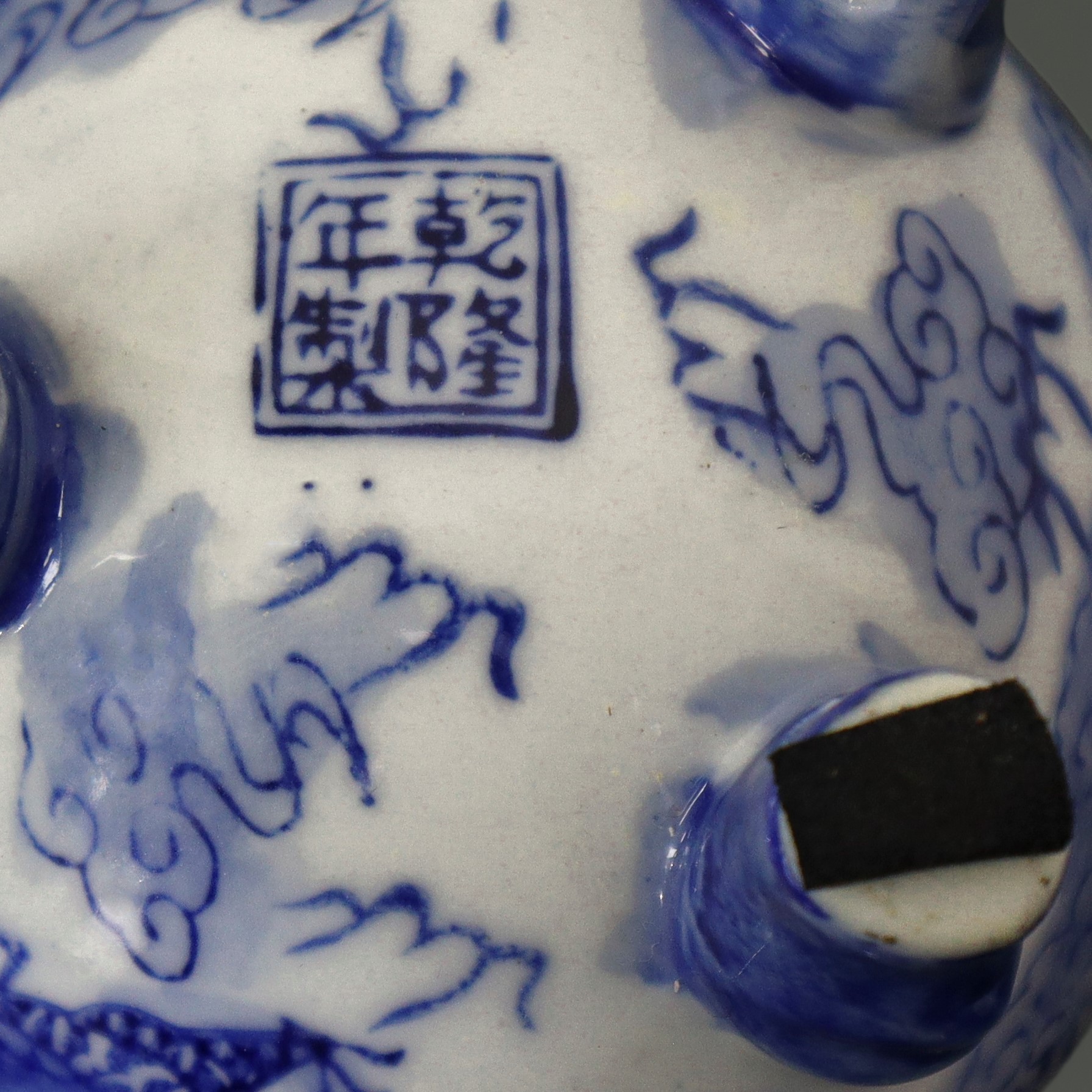 Vaso cinese in porcellana bianca con decori blu e coperchio