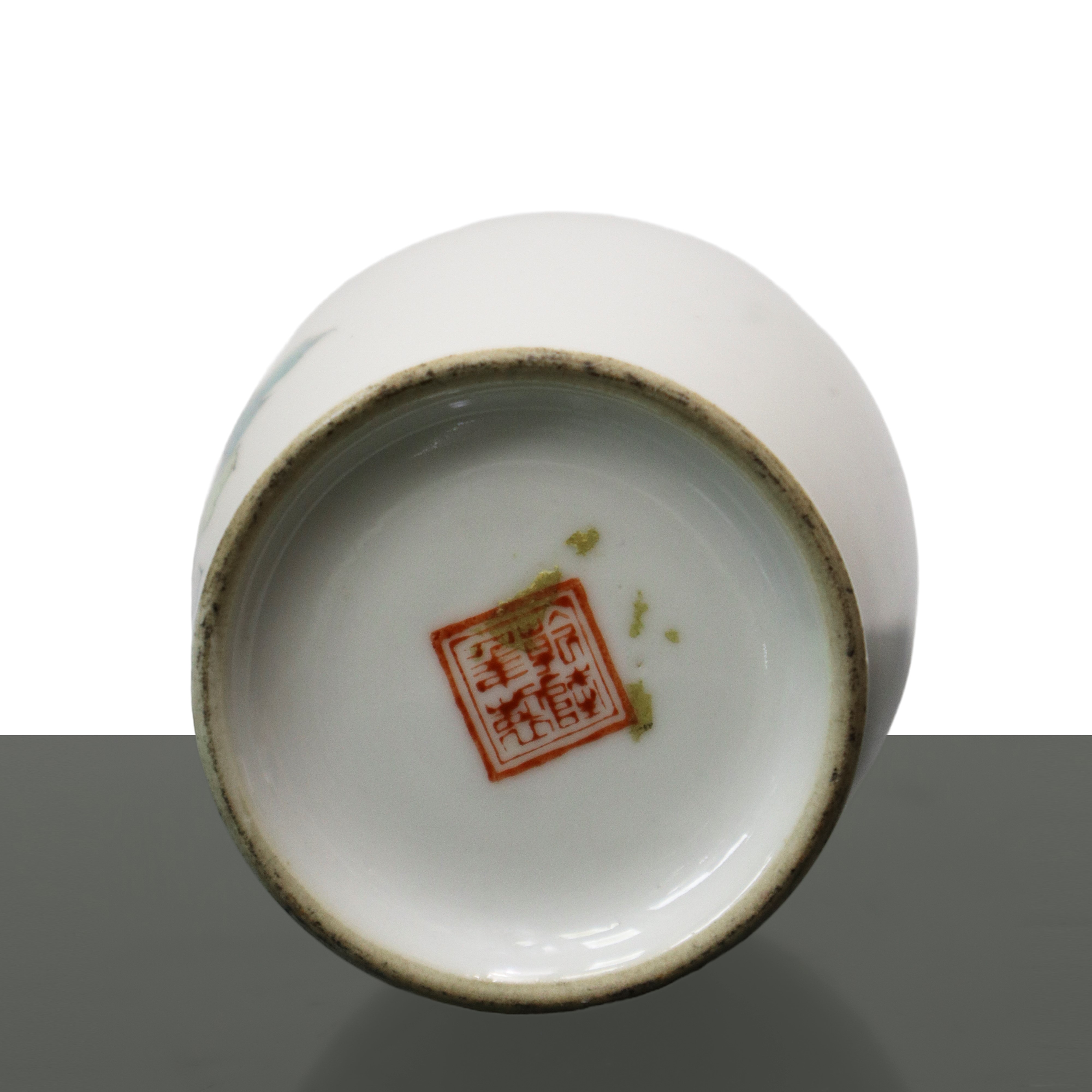 Vaso cinese di porcellana bianca con decoro floreale