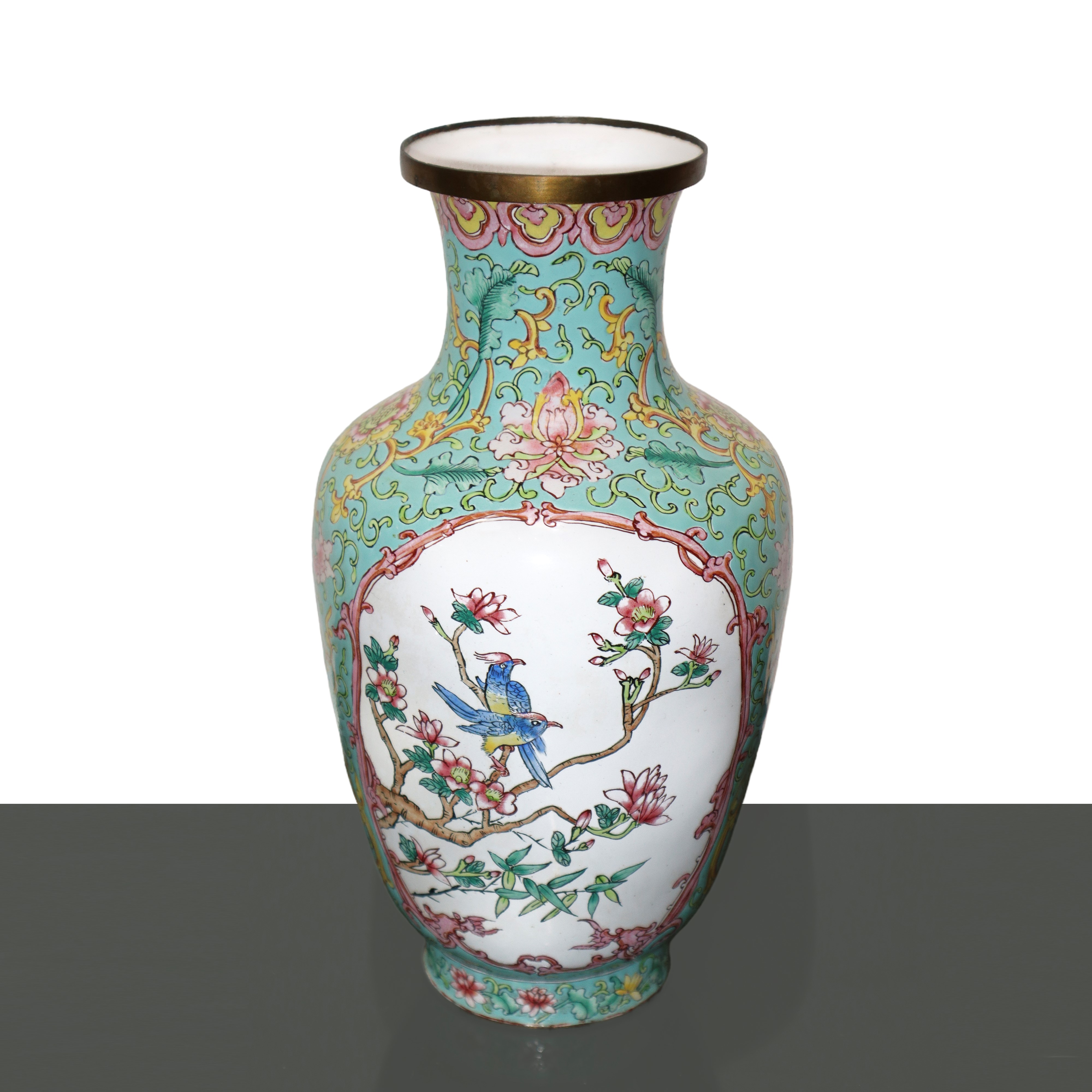 Vaso cinese della dinastia Quing in porcellana dipinto con decorazioni di fiori e uccelli