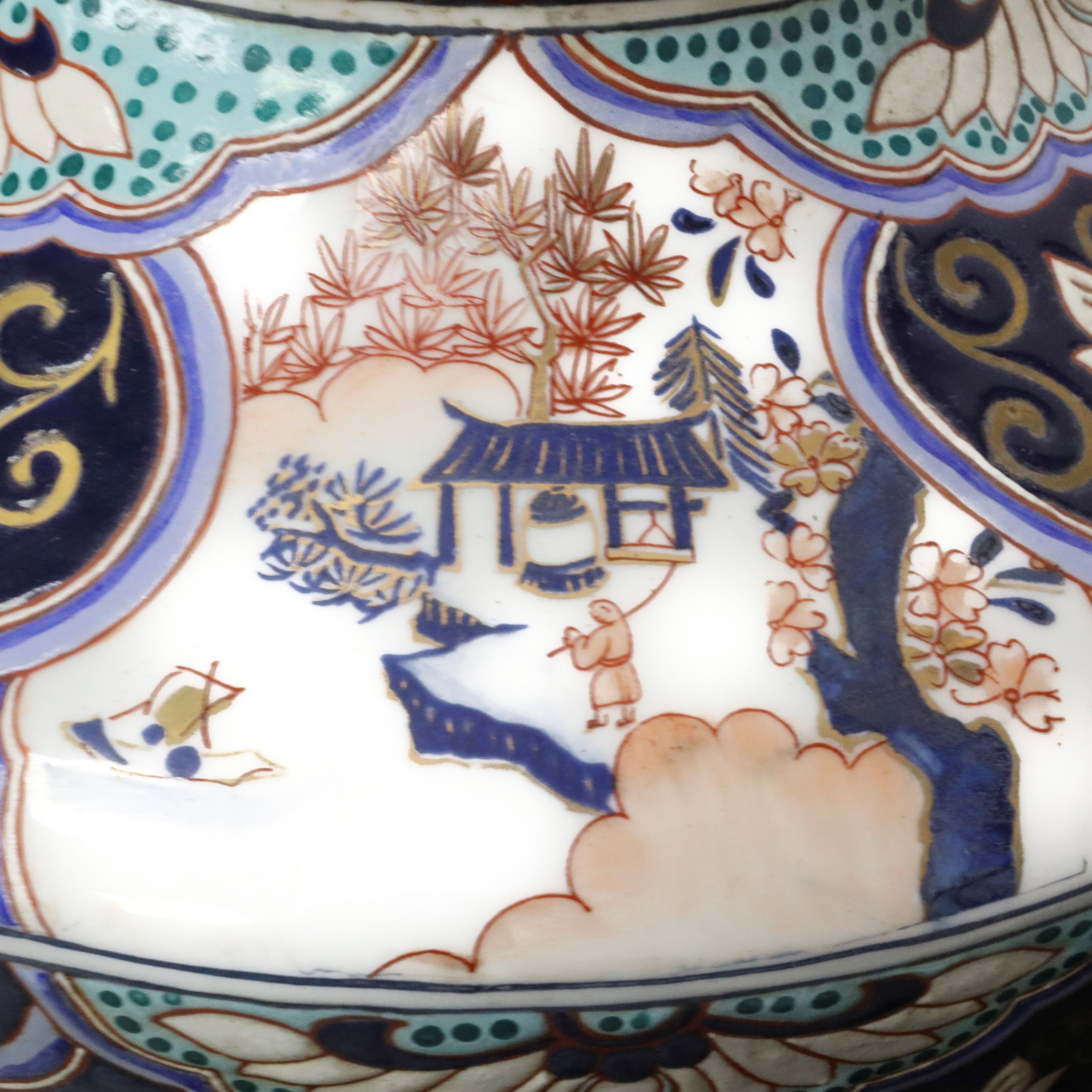 Vaso cinese policromo forma tonda con decorazioni floreali