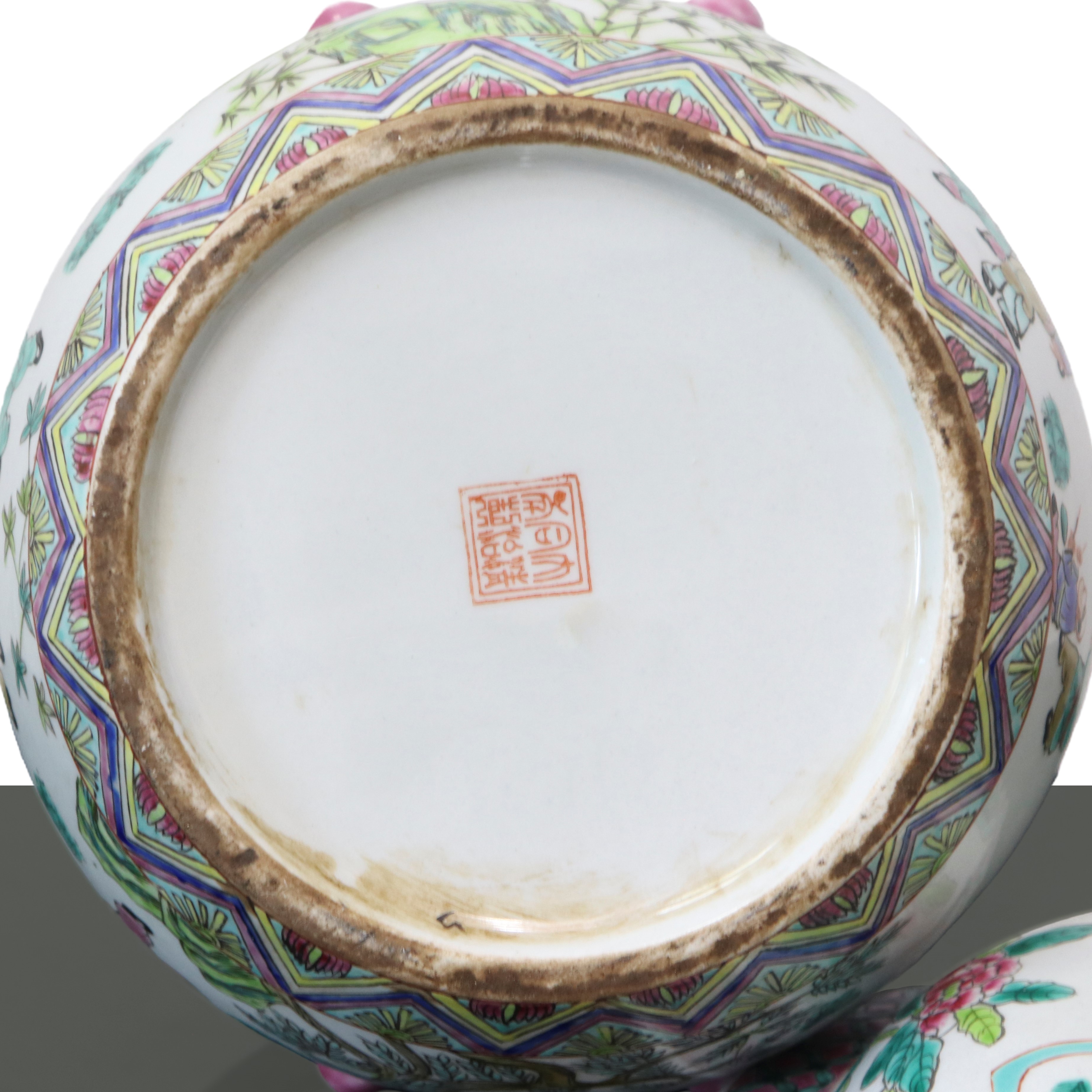 Porta zenzero cinese con coperchio in porcellana con decori policromi, coperchio con pomello a fo...