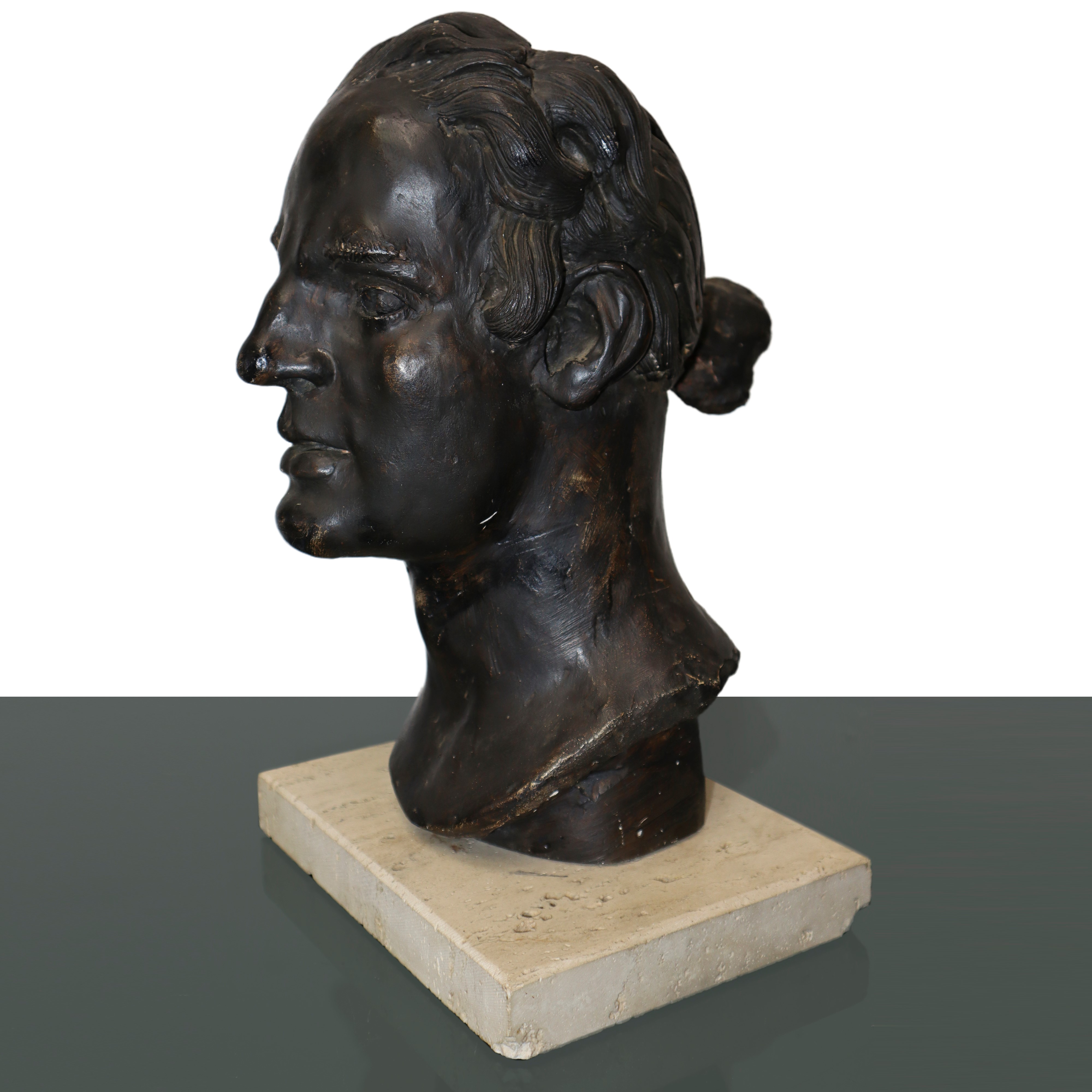 Volto di uomo, scultura in terracotta.