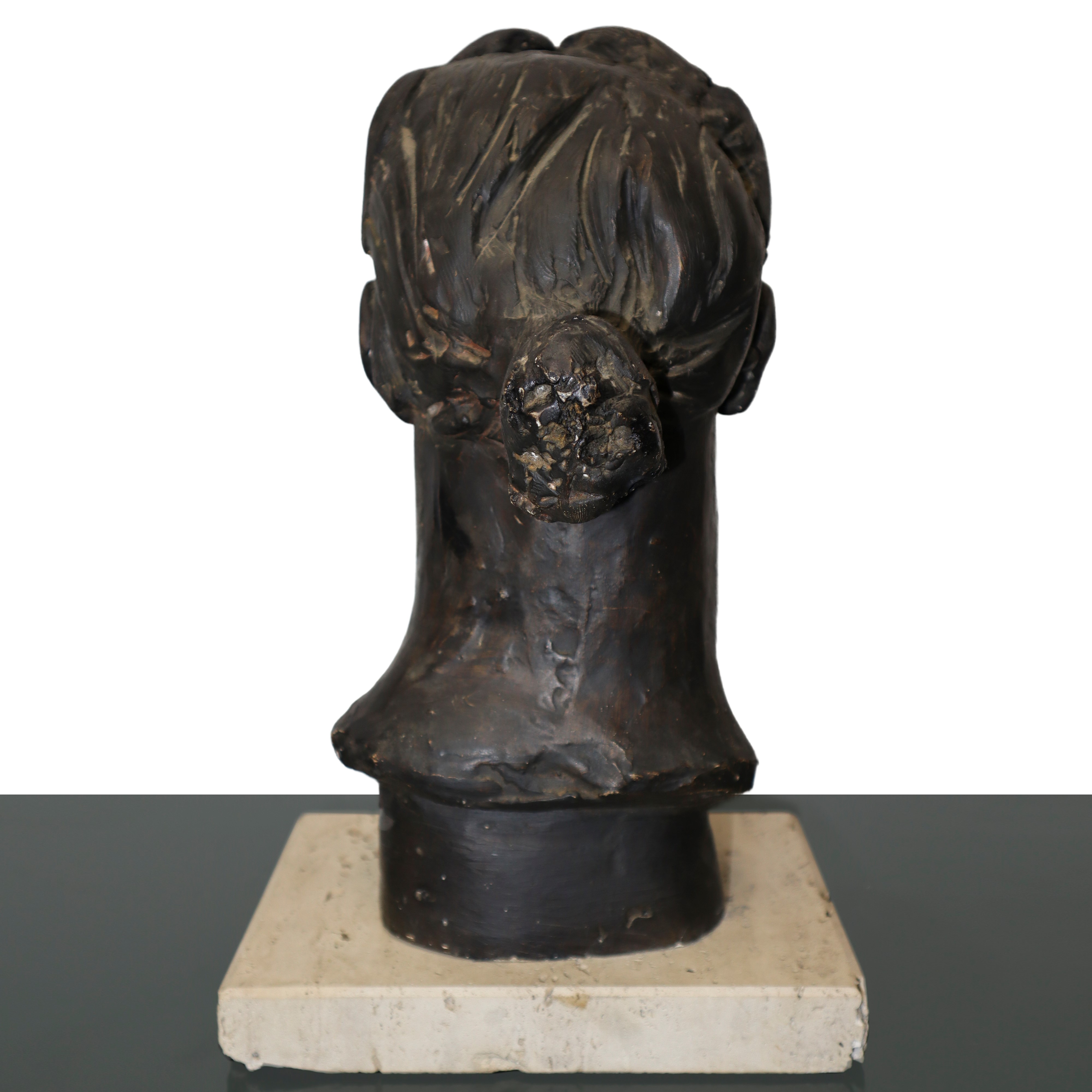 Volto di uomo, scultura in terracotta.