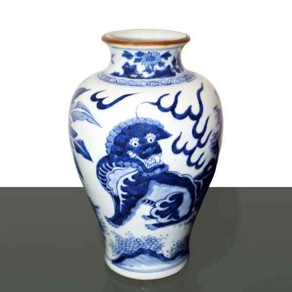 Blue and white vase with painted lions from the Quing Dynasty