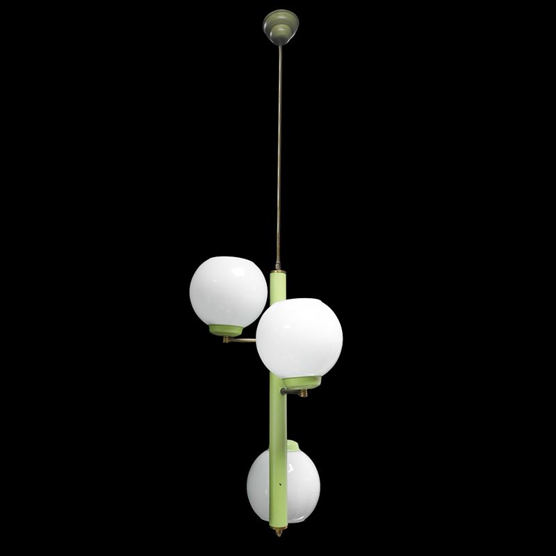 Lampadario vintage, placcato in verde con tre luci e bocce in opaline bianche
