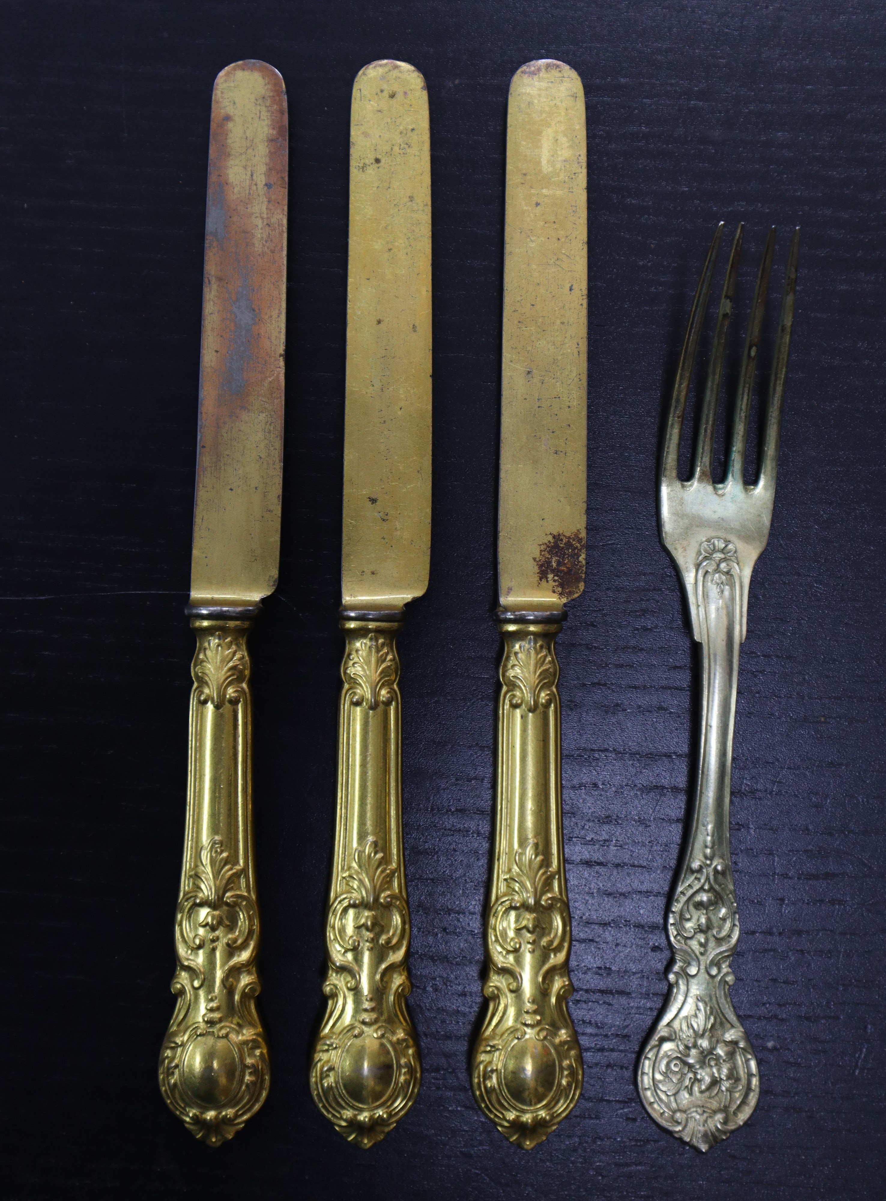 Antico servizio di posate da 12, placcato in oro